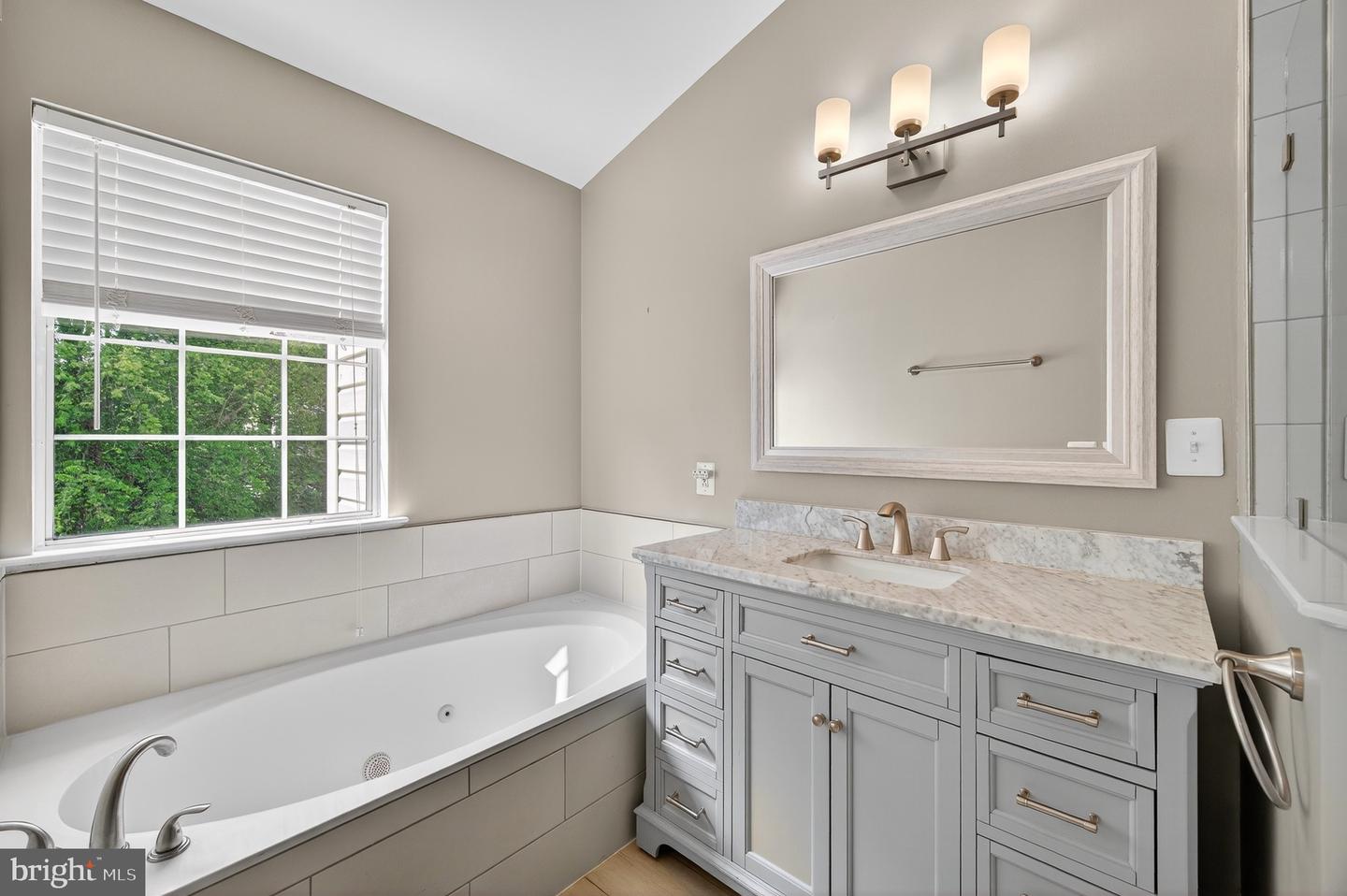 341 BARNFIELD SQ NE, LEESBURG, Virginia 20176, 3 Bedrooms Bedrooms, ,2 BathroomsBathrooms,Residential,For sale,341 BARNFIELD SQ NE,VALO2101818 MLS # VALO2101818