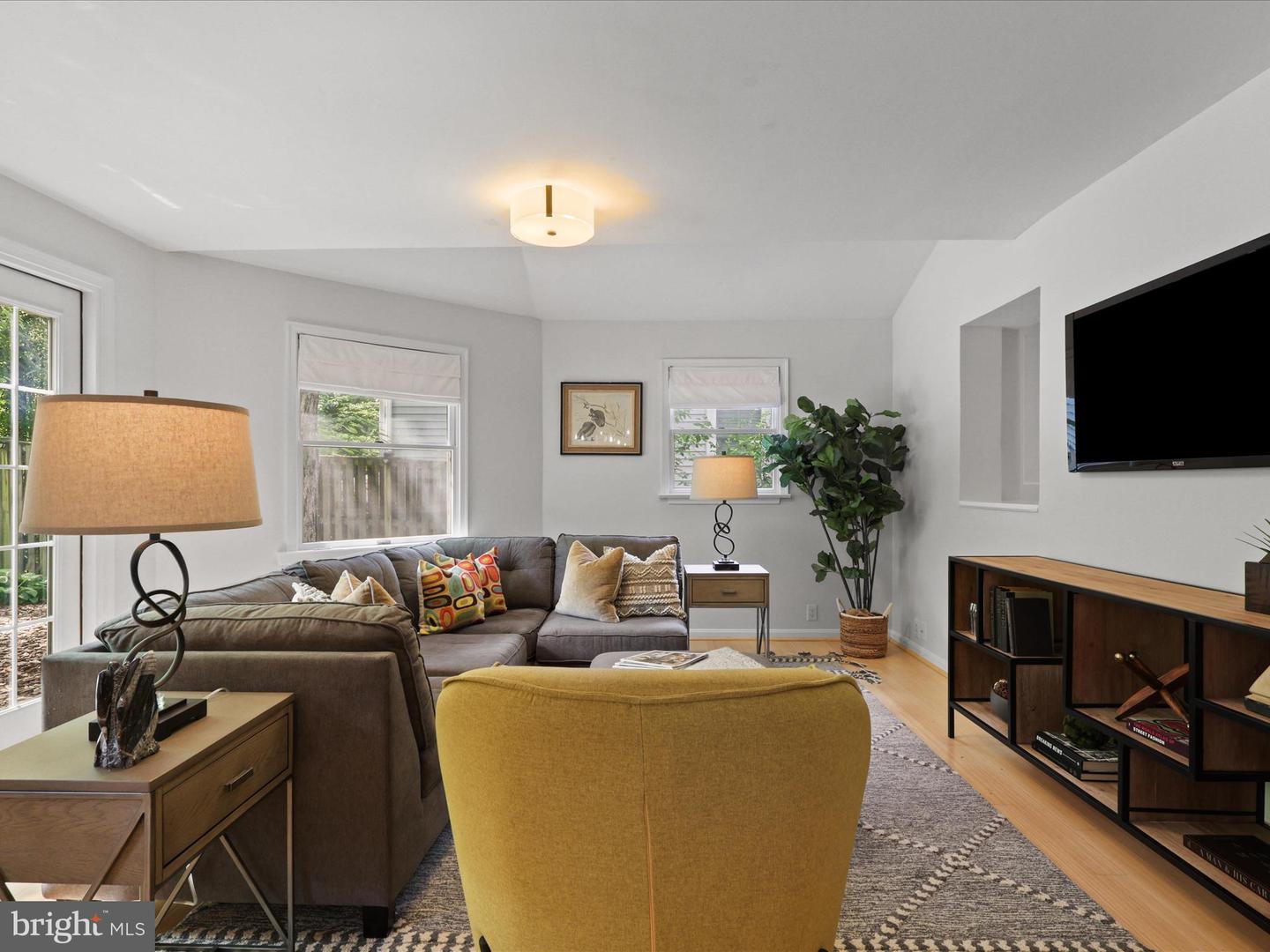 1453 N LONGFELLOW ST, ARLINGTON, Virginia 22205, 3 Bedrooms Bedrooms, ,2 BathroomsBathrooms,Residential,For sale,1453 N LONGFELLOW ST,VAAR2061306 MLS # VAAR2061306