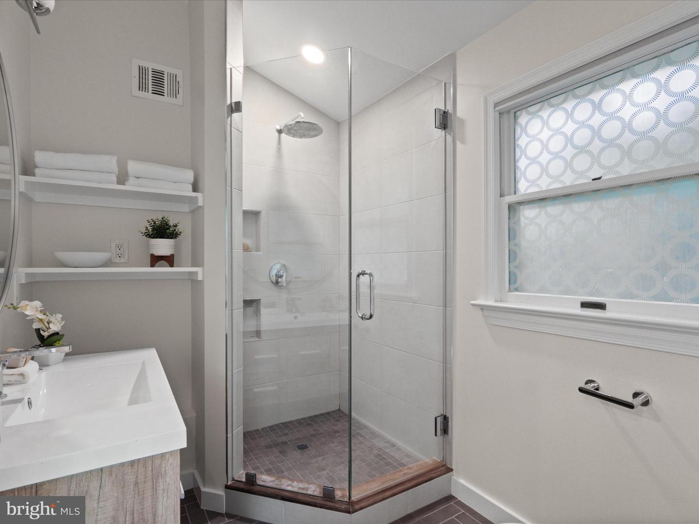 1453 N LONGFELLOW ST, ARLINGTON, Virginia 22205, 3 Bedrooms Bedrooms, ,2 BathroomsBathrooms,Residential,For sale,1453 N LONGFELLOW ST,VAAR2061306 MLS # VAAR2061306