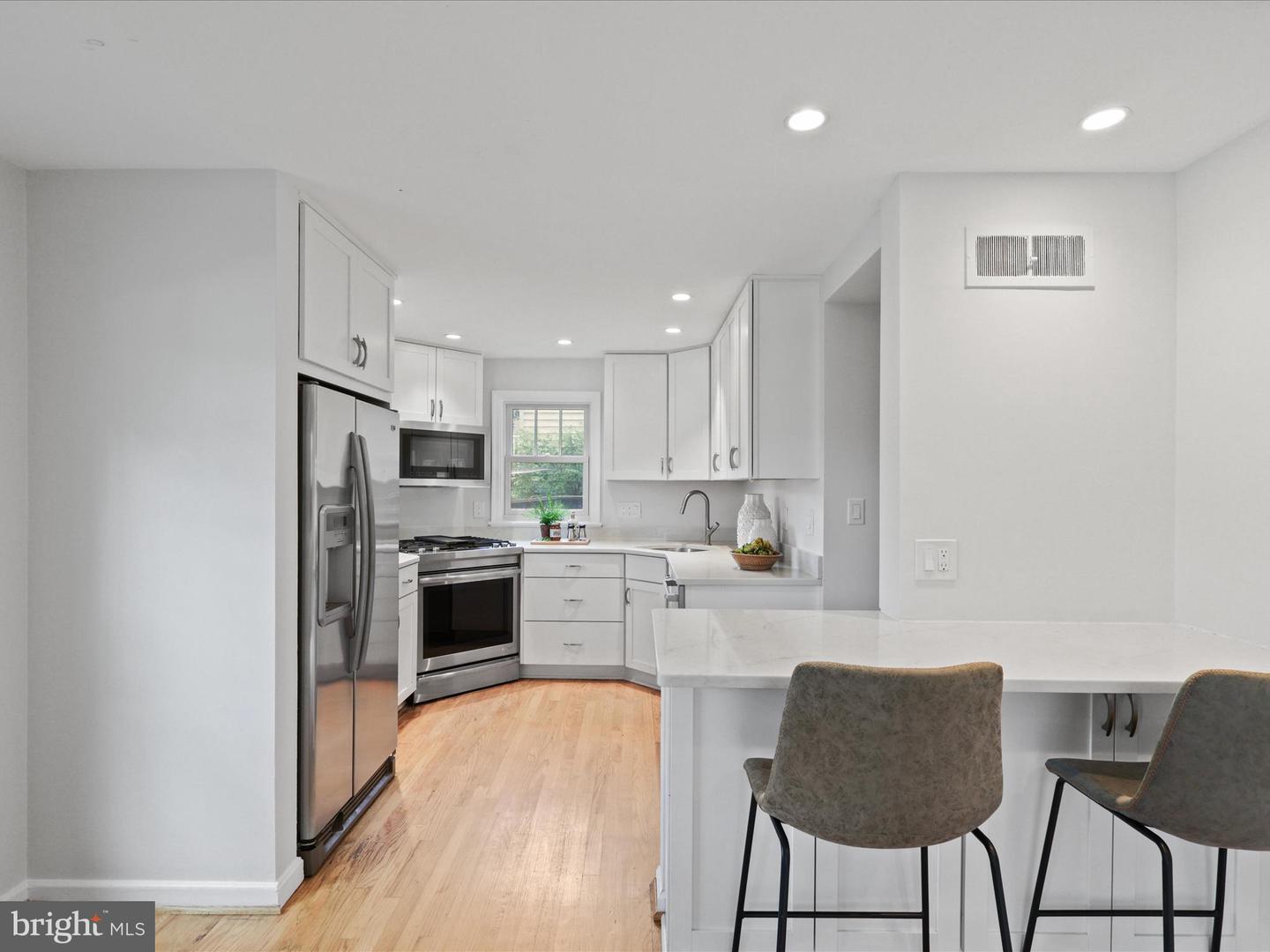1453 N LONGFELLOW ST, ARLINGTON, Virginia 22205, 3 Bedrooms Bedrooms, ,2 BathroomsBathrooms,Residential,For sale,1453 N LONGFELLOW ST,VAAR2061306 MLS # VAAR2061306