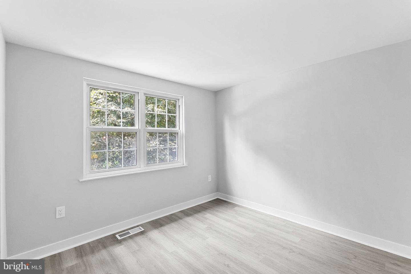 34 DORRELL CT, STERLING, Virginia 20165, 2 Bedrooms Bedrooms, ,1 BathroomBathrooms,Residential,For sale,34 DORRELL CT,VALO2103492 MLS # VALO2103492