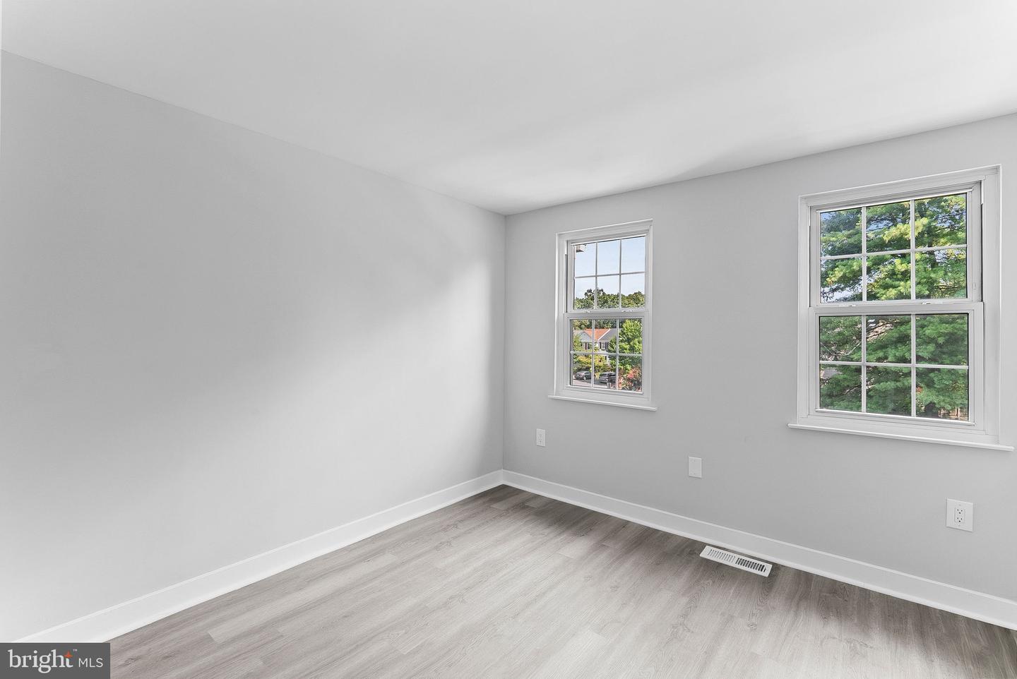 34 DORRELL CT, STERLING, Virginia 20165, 2 Bedrooms Bedrooms, ,1 BathroomBathrooms,Residential,For sale,34 DORRELL CT,VALO2103492 MLS # VALO2103492