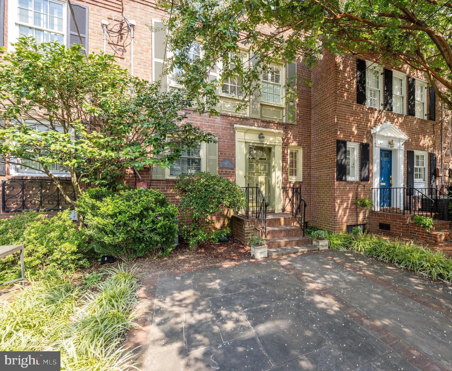 624 S ROYAL ST, ALEXANDRIA, Virginia 22314, 2 Bedrooms Bedrooms, ,2 BathroomsBathrooms,Residential,For sale,624 S ROYAL ST,VAAX2048222 MLS # VAAX2048222