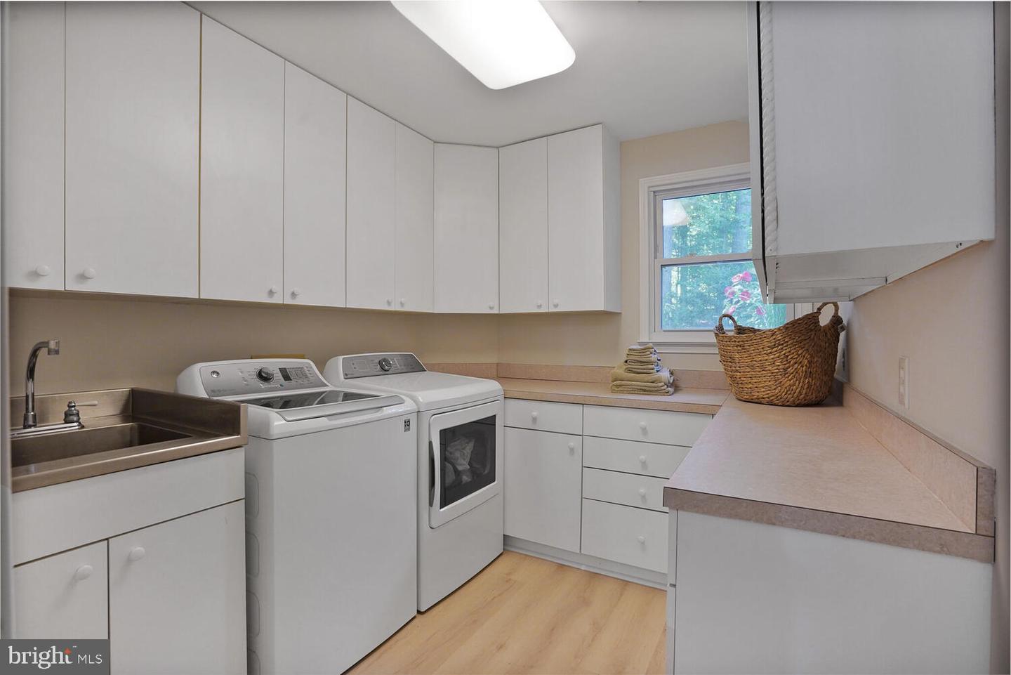 2615 E MEREDITH DR, VIENNA, Virginia 22181, 5 Bedrooms Bedrooms, ,3 BathroomsBathrooms,Residential,For sale,2615 E MEREDITH DR,VAFX2259358 MLS # VAFX2259358