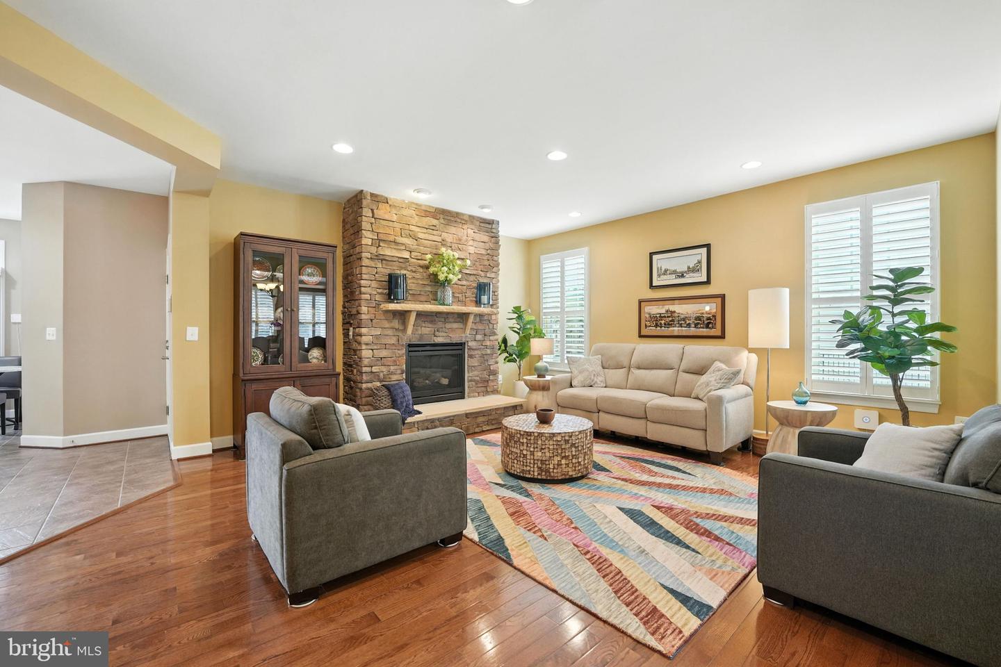 15318 MARIBELLE PL, WOODBRIDGE, Virginia 22193, 4 Bedrooms Bedrooms, 17 Rooms Rooms,3 BathroomsBathrooms,Residential,For sale,15318 MARIBELLE PL,VAPW2100778 MLS # VAPW2100778