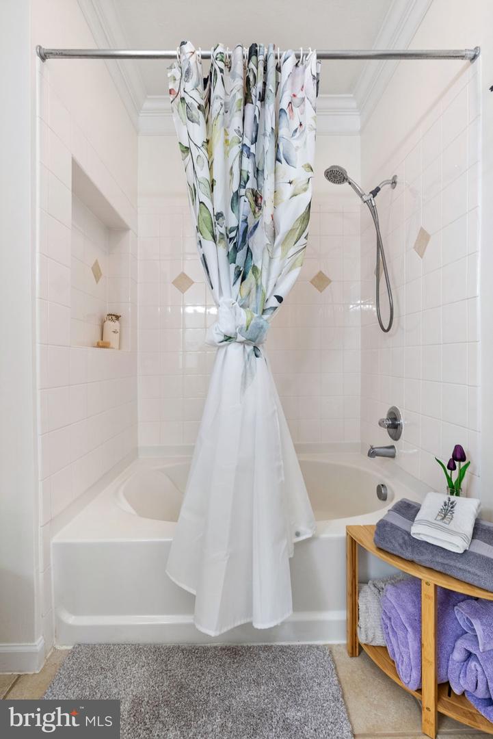 506 SUNSET VIEW TER SE #204, LEESBURG, Virginia 20175, 1 Bedroom Bedrooms, 2 Rooms Rooms,1 BathroomBathrooms,Residential,For sale,506 SUNSET VIEW TER SE #204,VALO2104228 MLS # VALO2104228
