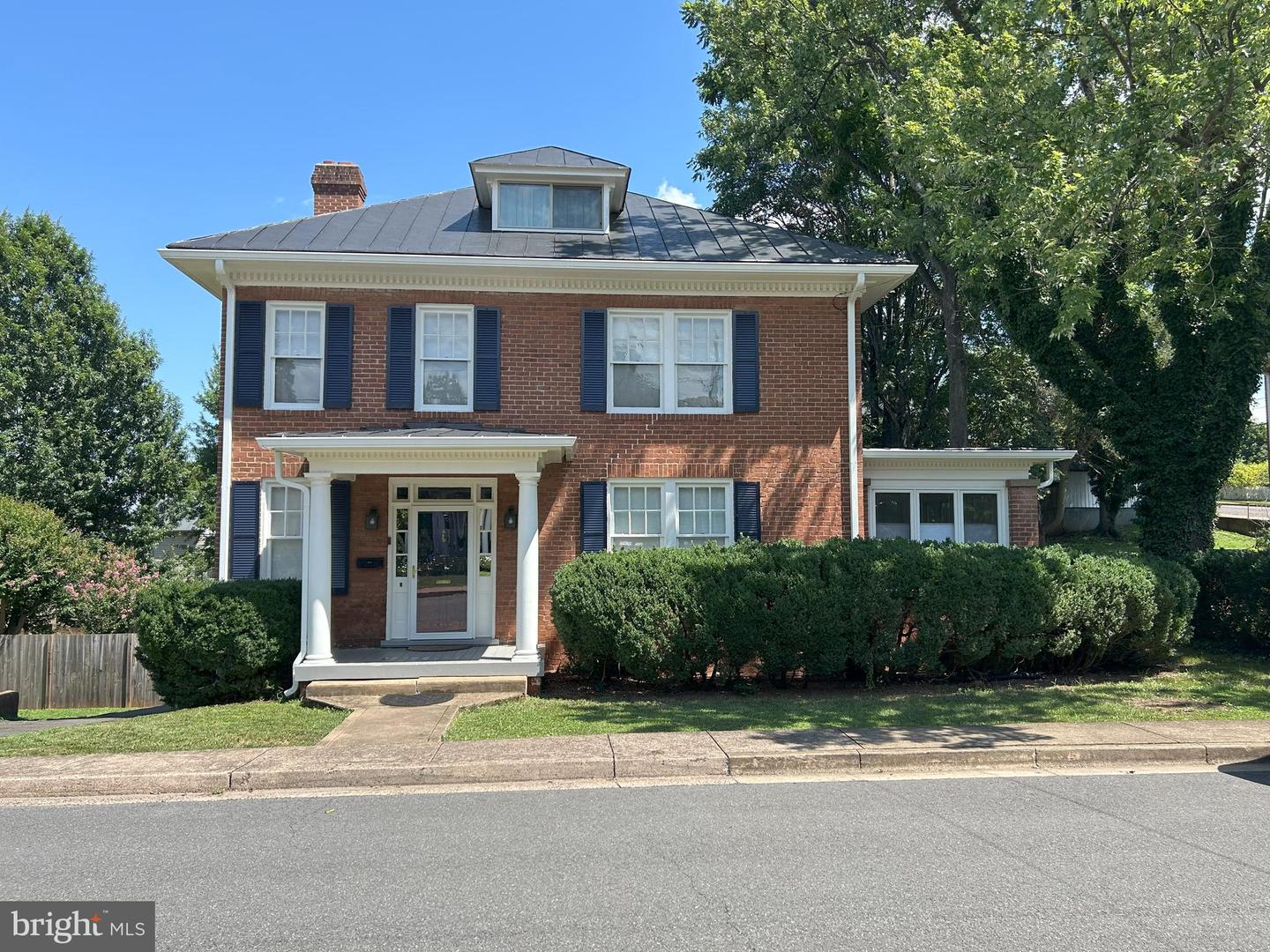 405 MACOY AVE, CULPEPER, Virginia 22701, 4 Bedrooms Bedrooms, 8 Rooms Rooms,3 BathroomsBathrooms,Residential,For sale,405 MACOY AVE,VACU2011252 MLS # VACU2011252