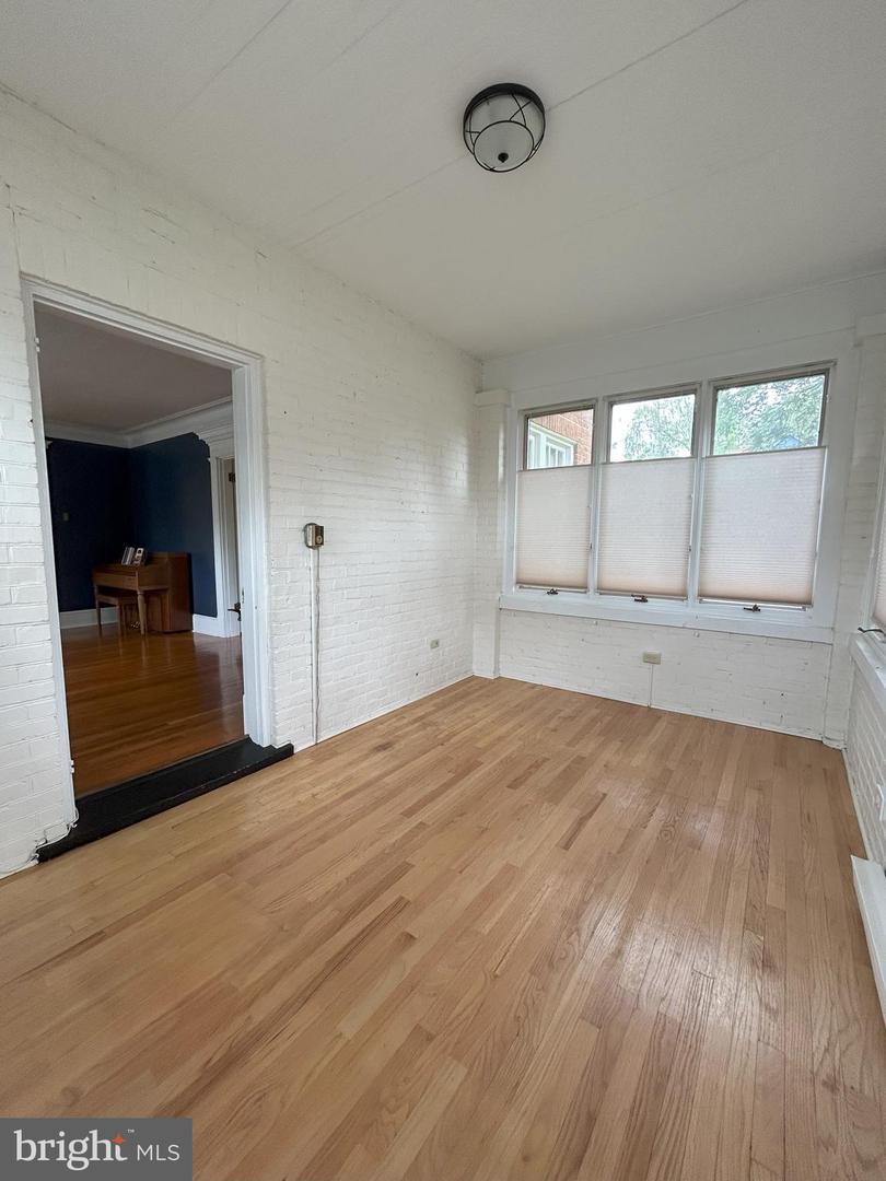 405 MACOY AVE, CULPEPER, Virginia 22701, 4 Bedrooms Bedrooms, 8 Rooms Rooms,3 BathroomsBathrooms,Residential,For sale,405 MACOY AVE,VACU2011252 MLS # VACU2011252