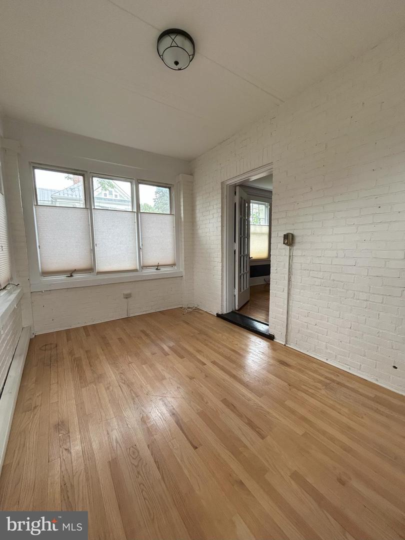 405 MACOY AVE, CULPEPER, Virginia 22701, 4 Bedrooms Bedrooms, 8 Rooms Rooms,3 BathroomsBathrooms,Residential,For sale,405 MACOY AVE,VACU2011252 MLS # VACU2011252