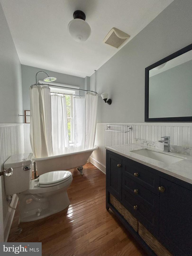 405 MACOY AVE, CULPEPER, Virginia 22701, 4 Bedrooms Bedrooms, 8 Rooms Rooms,3 BathroomsBathrooms,Residential,For sale,405 MACOY AVE,VACU2011252 MLS # VACU2011252
