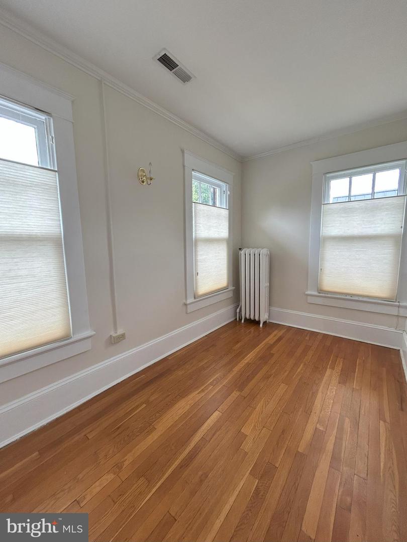 405 MACOY AVE, CULPEPER, Virginia 22701, 4 Bedrooms Bedrooms, 8 Rooms Rooms,3 BathroomsBathrooms,Residential,For sale,405 MACOY AVE,VACU2011252 MLS # VACU2011252