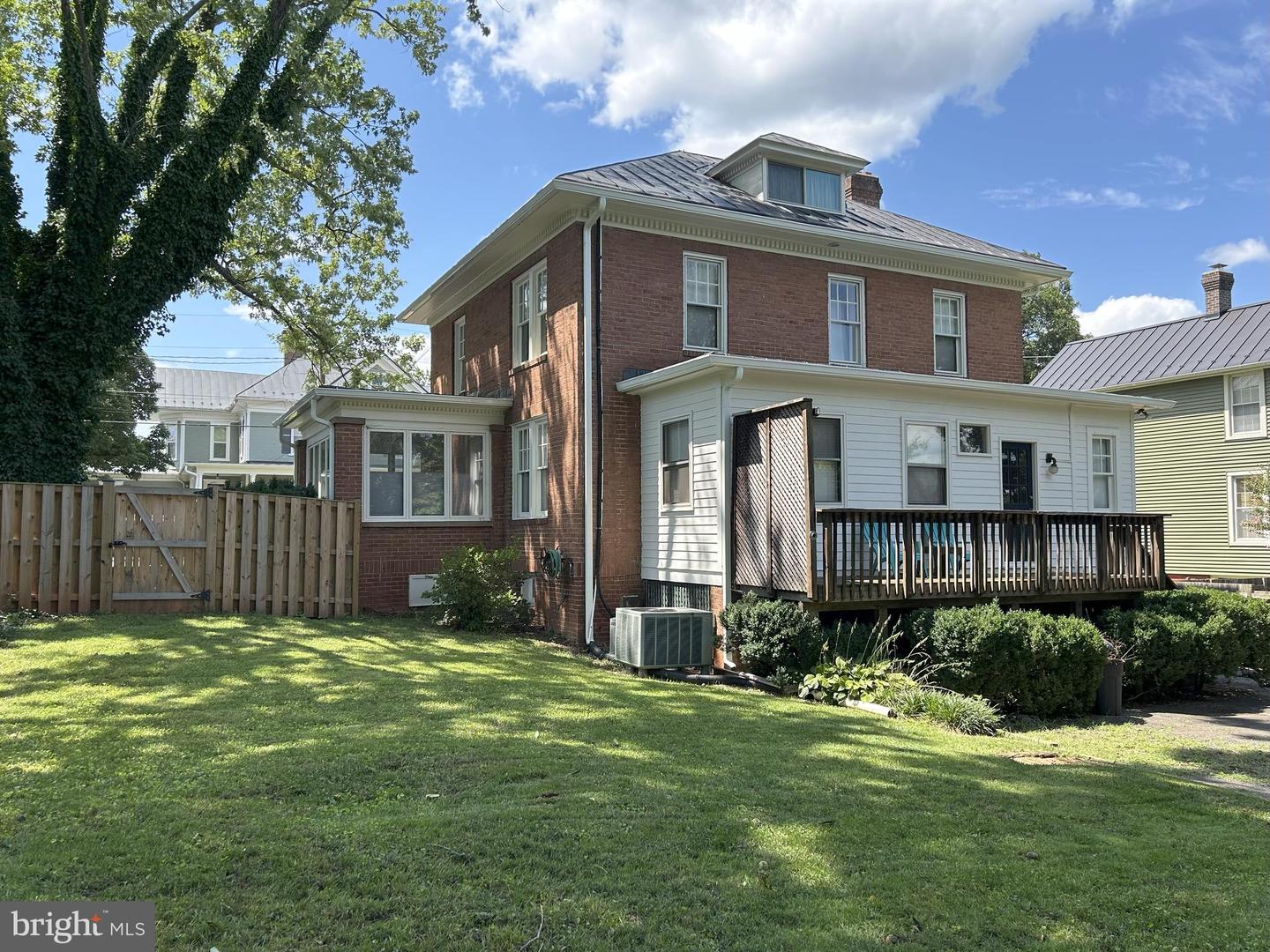 405 MACOY AVE, CULPEPER, Virginia 22701, 4 Bedrooms Bedrooms, 8 Rooms Rooms,3 BathroomsBathrooms,Residential,For sale,405 MACOY AVE,VACU2011252 MLS # VACU2011252