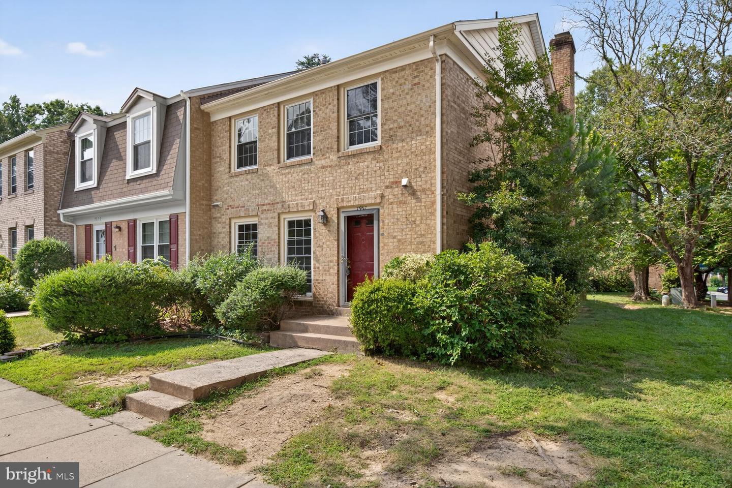 7937 BETHELEN WOODS LN, SPRINGFIELD, Virginia 22153, 3 Bedrooms Bedrooms, ,2 BathroomsBathrooms,Residential,For sale,7937 BETHELEN WOODS LN,VAFX2260120 MLS # VAFX2260120