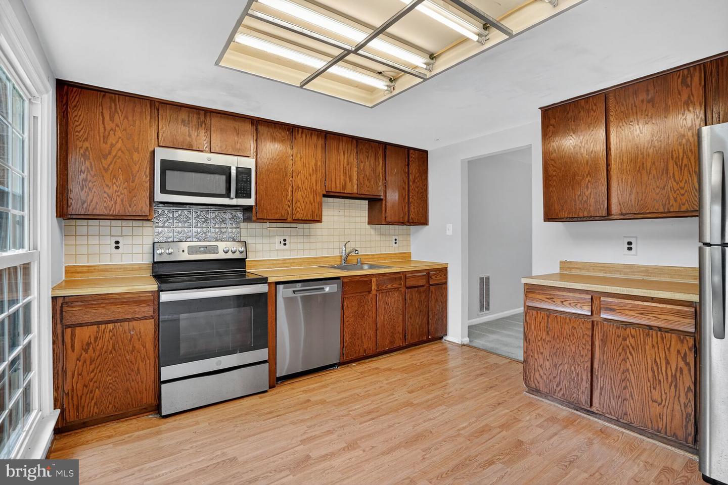 7937 BETHELEN WOODS LN, SPRINGFIELD, Virginia 22153, 3 Bedrooms Bedrooms, ,2 BathroomsBathrooms,Residential,For sale,7937 BETHELEN WOODS LN,VAFX2260120 MLS # VAFX2260120