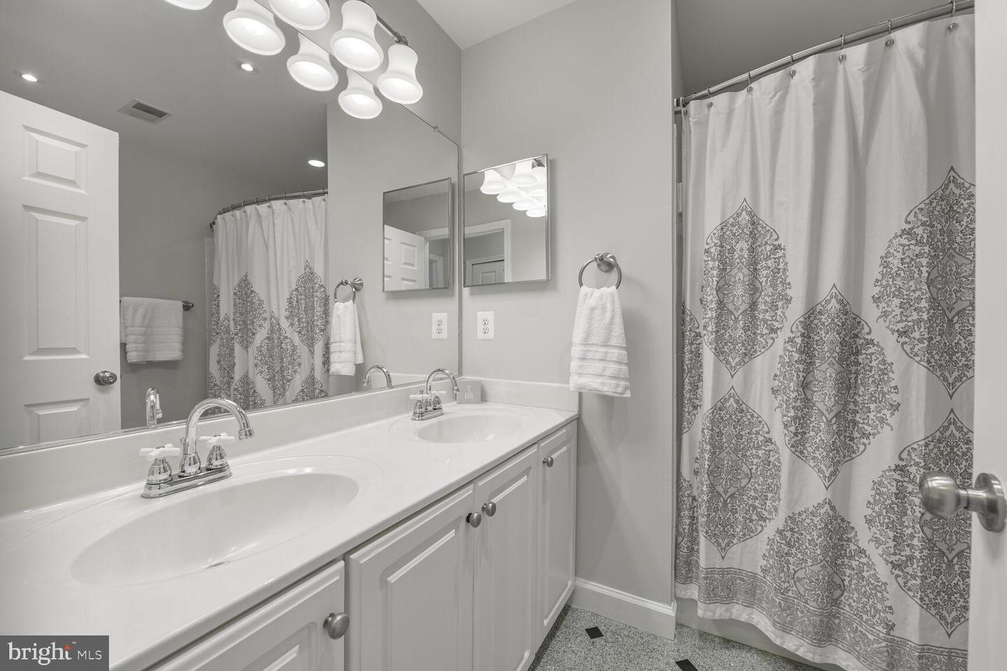 47536 HIDDEN COVE CT, STERLING, Virginia 20165, 5 Bedrooms Bedrooms, ,3 BathroomsBathrooms,Residential,For sale,47536 HIDDEN COVE CT,VALO2104210 MLS # VALO2104210