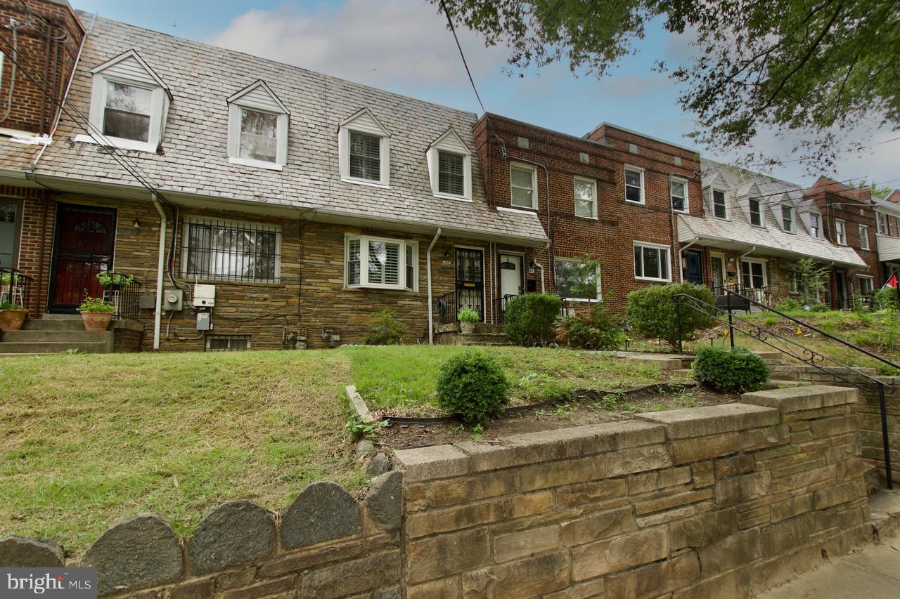 24 CRITTENDEN ST NE, WASHINGTON, District Of Columbia 20011, 2 Bedrooms Bedrooms, ,2 BathroomsBathrooms,Residential,For sale,24 CRITTENDEN ST NE,DCDC2214670 MLS # DCDC2214670