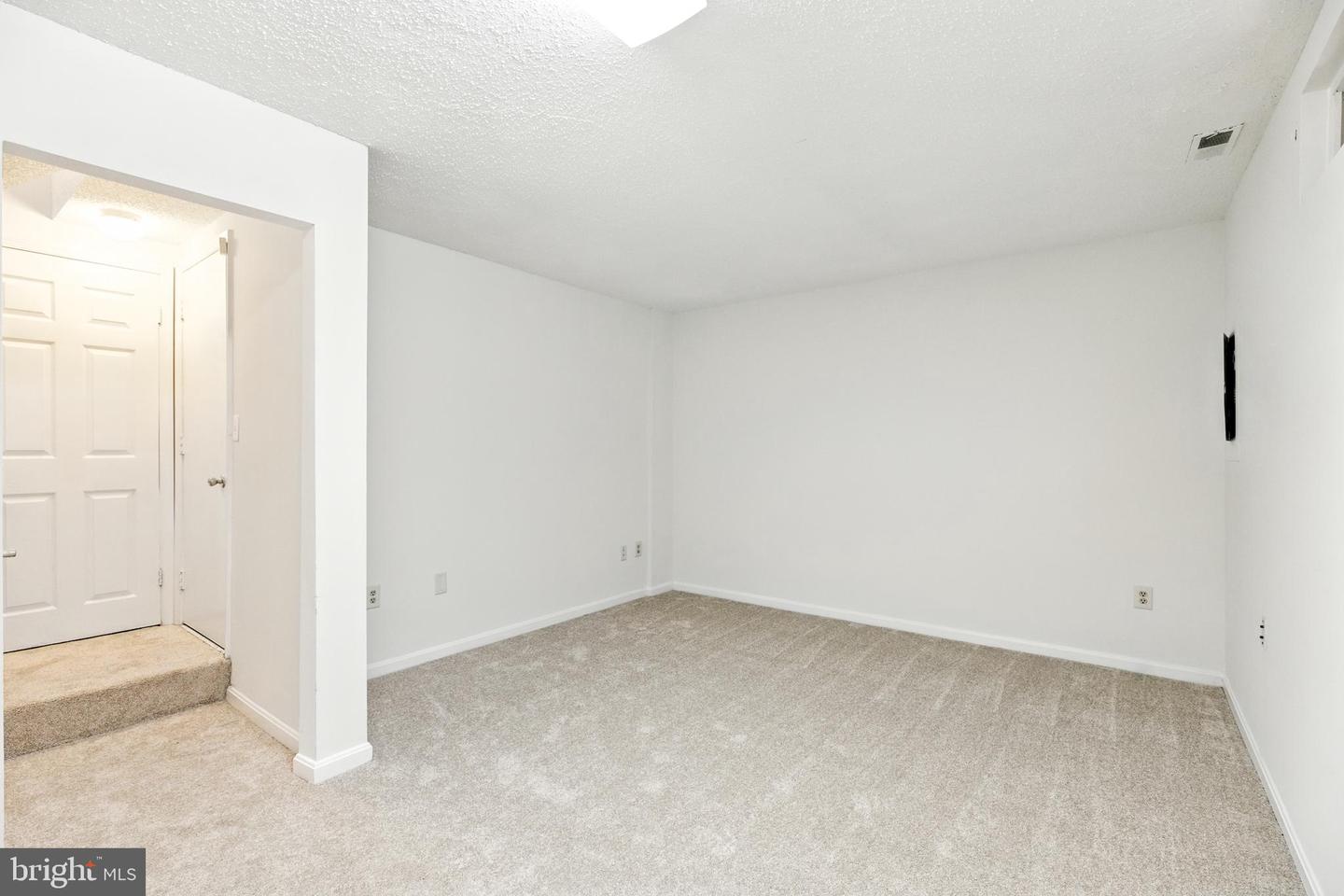 5842 WYE OAK COMMONS CT #21, BURKE, Virginia 22015, 3 Bedrooms Bedrooms, ,2 BathroomsBathrooms,Residential,For sale,5842 WYE OAK COMMONS CT #21,VAFX2260582 MLS # VAFX2260582