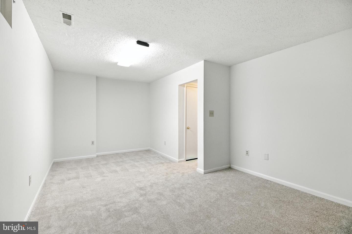 5842 WYE OAK COMMONS CT #21, BURKE, Virginia 22015, 3 Bedrooms Bedrooms, ,2 BathroomsBathrooms,Residential,For sale,5842 WYE OAK COMMONS CT #21,VAFX2260582 MLS # VAFX2260582