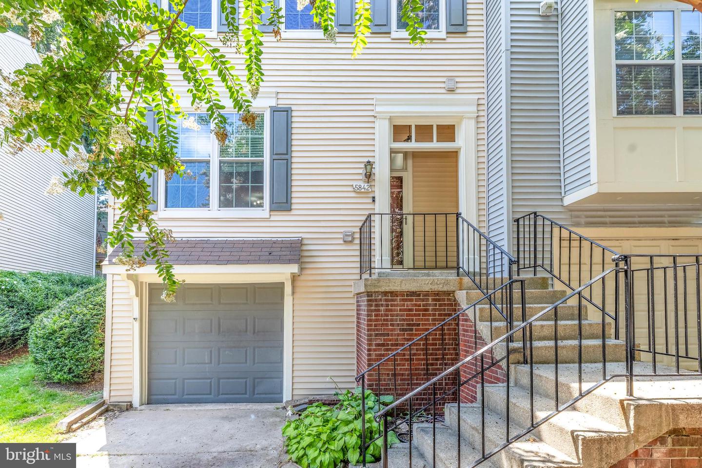 5842 WYE OAK COMMONS CT #21, BURKE, Virginia 22015, 3 Bedrooms Bedrooms, ,2 BathroomsBathrooms,Residential,For sale,5842 WYE OAK COMMONS CT #21,VAFX2260582 MLS # VAFX2260582