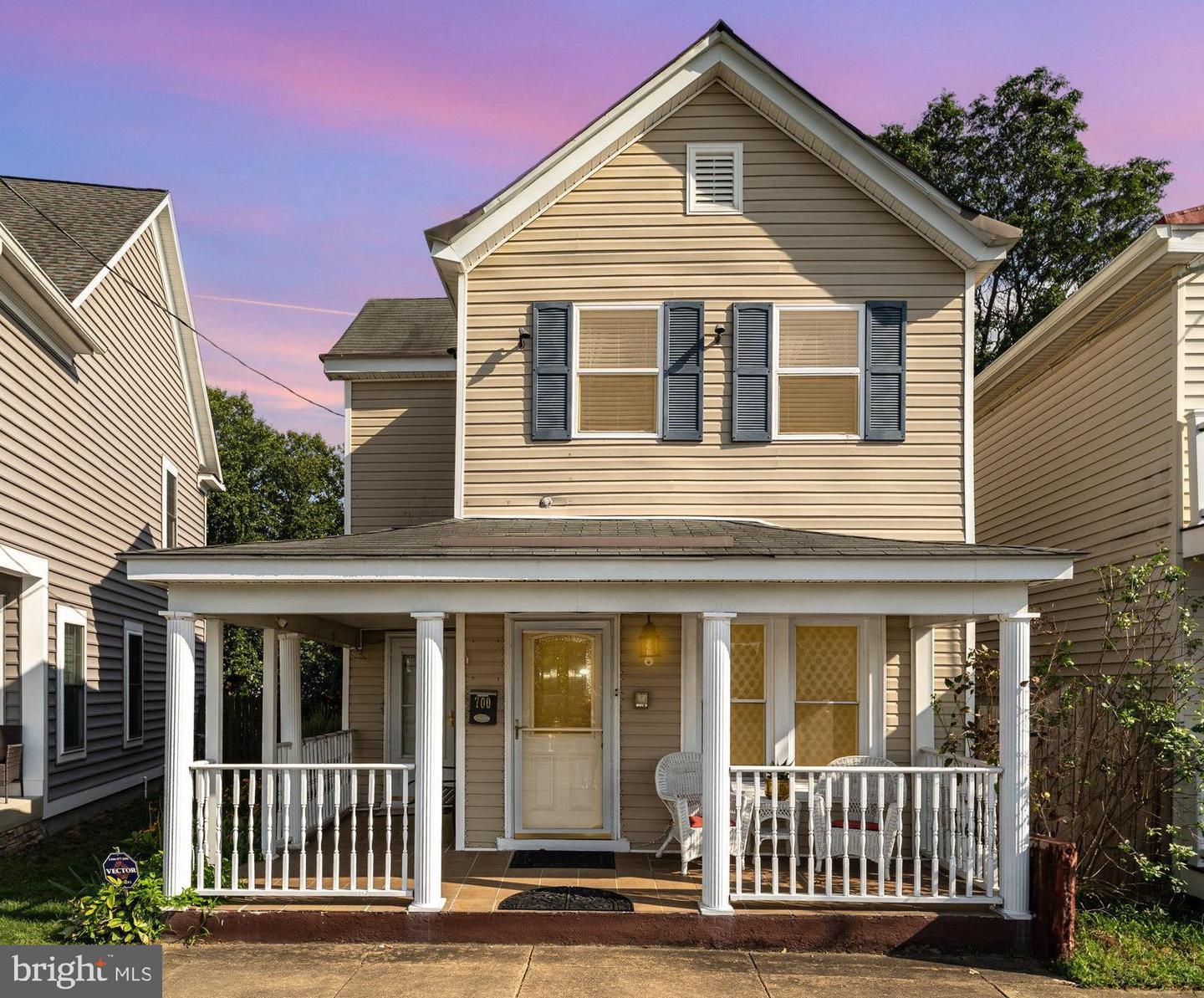 700 LAFAYETTE BLVD, FREDERICKSBURG, Virginia 22401, 4 Bedrooms Bedrooms, ,3 BathroomsBathrooms,Residential,For sale,700 LAFAYETTE BLVD,VAFB2008750 MLS # VAFB2008750