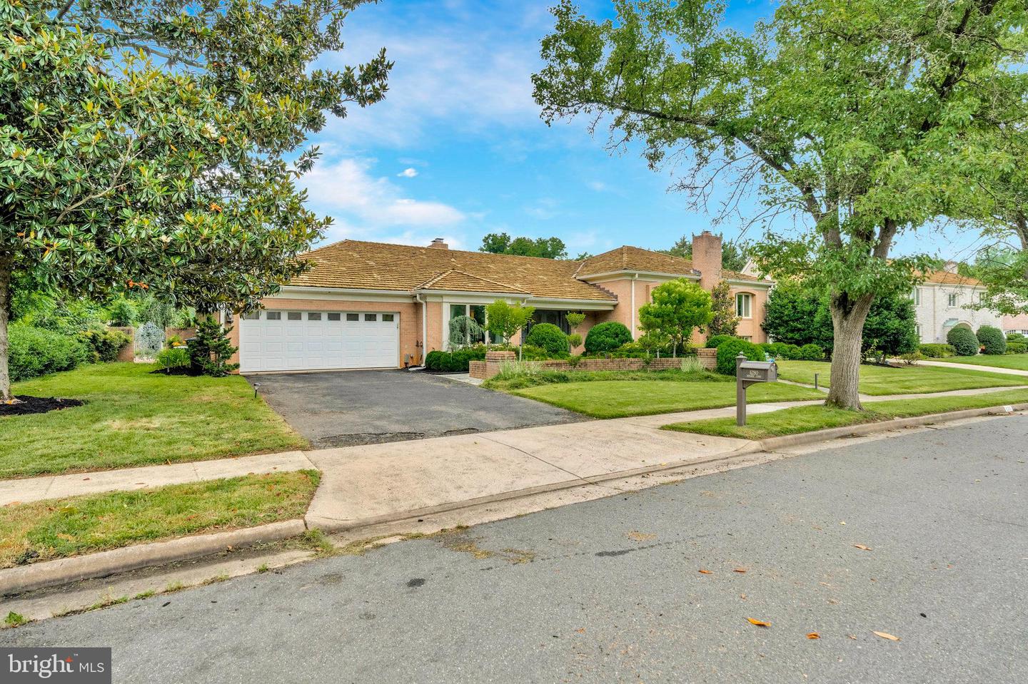 6280 DUNAWAY CT, MCLEAN, Virginia 22101, 5 Bedrooms Bedrooms, ,4 BathroomsBathrooms,Residential,For sale,6280 DUNAWAY CT,VAFX2260666 MLS # VAFX2260666