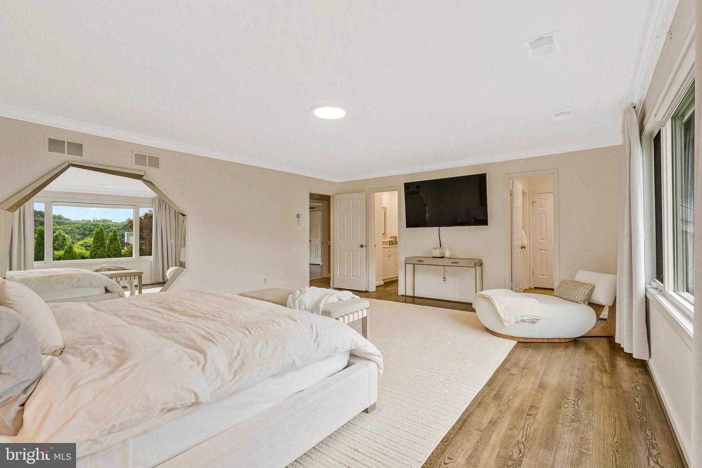 6280 DUNAWAY CT, MCLEAN, Virginia 22101, 5 Bedrooms Bedrooms, ,4 BathroomsBathrooms,Residential,For sale,6280 DUNAWAY CT,VAFX2260666 MLS # VAFX2260666
