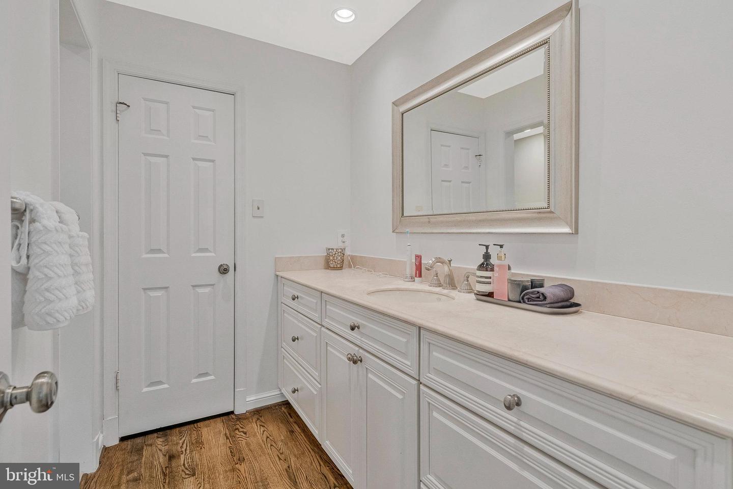 6280 DUNAWAY CT, MCLEAN, Virginia 22101, 5 Bedrooms Bedrooms, ,4 BathroomsBathrooms,Residential,For sale,6280 DUNAWAY CT,VAFX2260666 MLS # VAFX2260666
