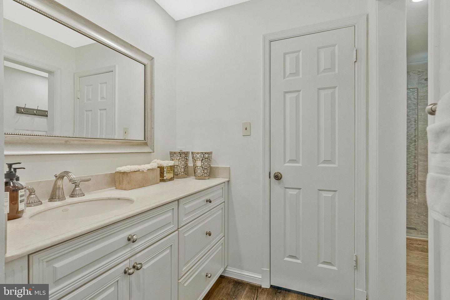 6280 DUNAWAY CT, MCLEAN, Virginia 22101, 5 Bedrooms Bedrooms, ,4 BathroomsBathrooms,Residential,For sale,6280 DUNAWAY CT,VAFX2260666 MLS # VAFX2260666