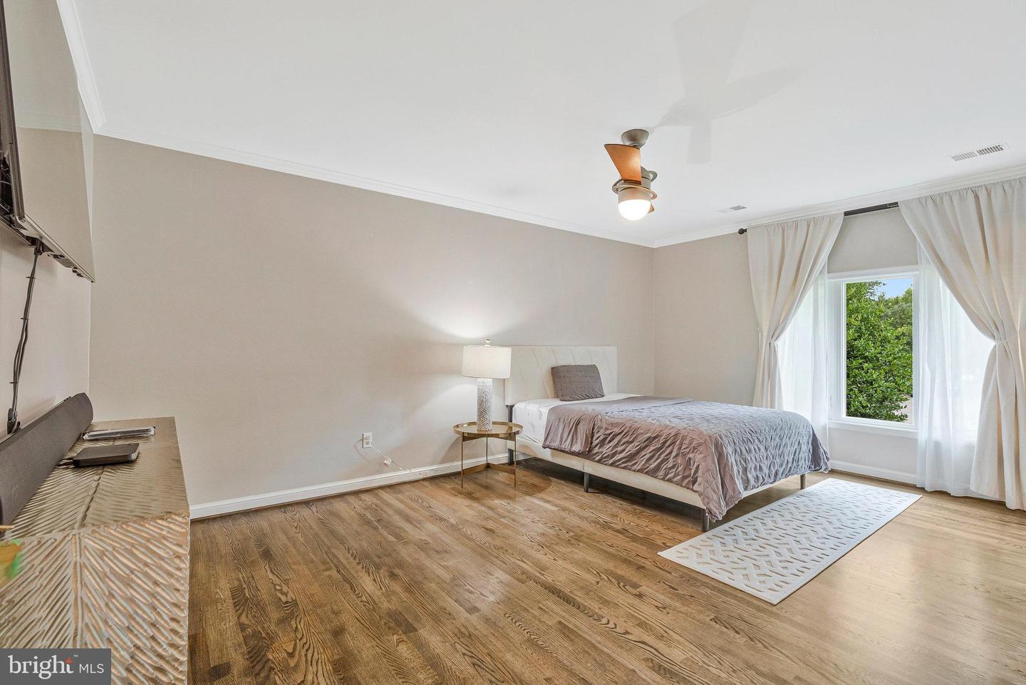 6280 DUNAWAY CT, MCLEAN, Virginia 22101, 5 Bedrooms Bedrooms, ,4 BathroomsBathrooms,Residential,For sale,6280 DUNAWAY CT,VAFX2260666 MLS # VAFX2260666