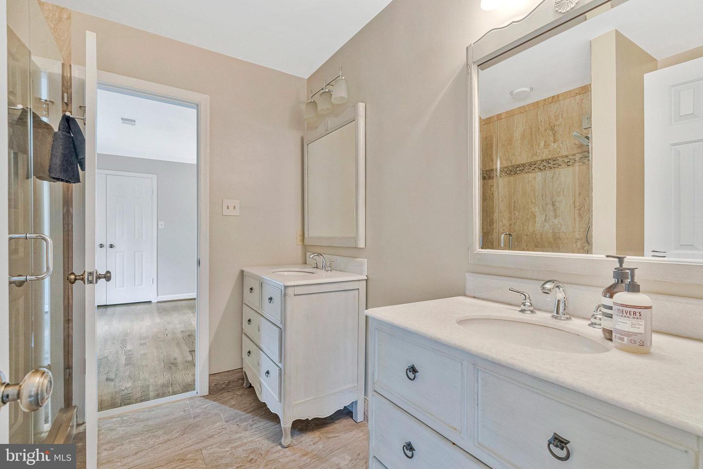 6280 DUNAWAY CT, MCLEAN, Virginia 22101, 5 Bedrooms Bedrooms, ,4 BathroomsBathrooms,Residential,For sale,6280 DUNAWAY CT,VAFX2260666 MLS # VAFX2260666
