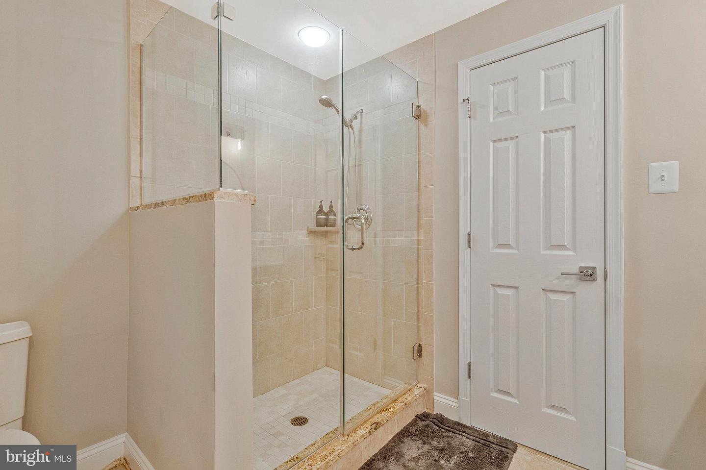 6280 DUNAWAY CT, MCLEAN, Virginia 22101, 5 Bedrooms Bedrooms, ,4 BathroomsBathrooms,Residential,For sale,6280 DUNAWAY CT,VAFX2260666 MLS # VAFX2260666