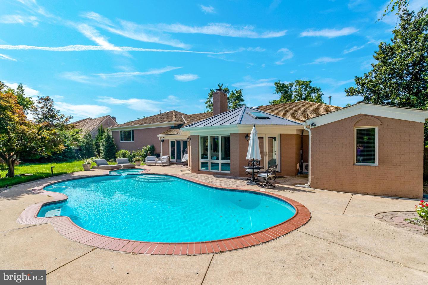 6280 DUNAWAY CT, MCLEAN, Virginia 22101, 5 Bedrooms Bedrooms, ,4 BathroomsBathrooms,Residential,For sale,6280 DUNAWAY CT,VAFX2260666 MLS # VAFX2260666