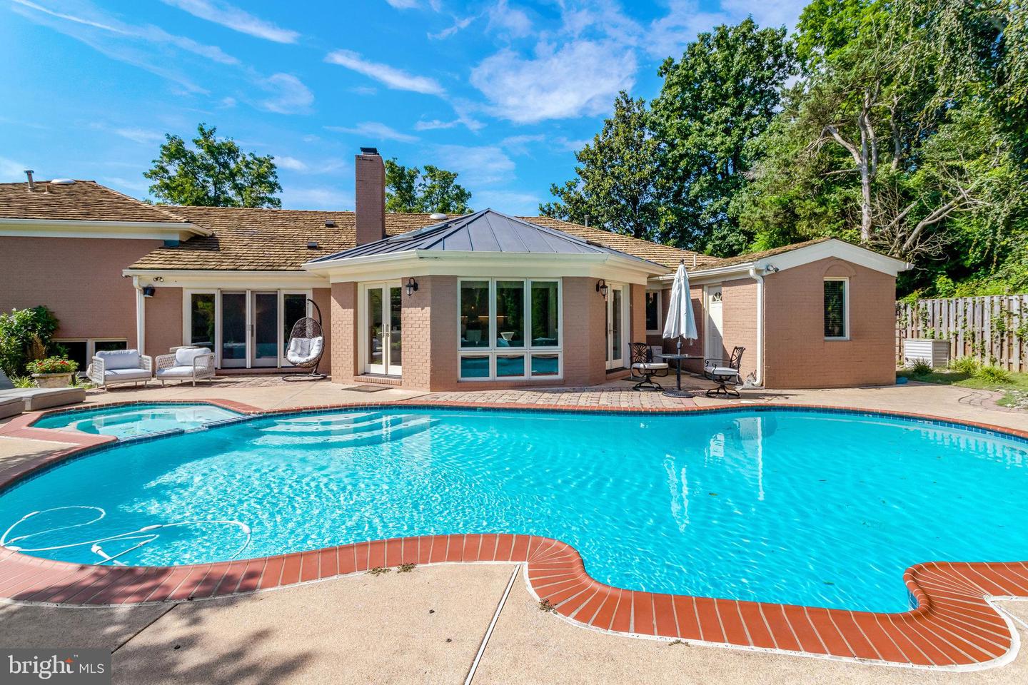 6280 DUNAWAY CT, MCLEAN, Virginia 22101, 5 Bedrooms Bedrooms, ,4 BathroomsBathrooms,Residential,For sale,6280 DUNAWAY CT,VAFX2260666 MLS # VAFX2260666