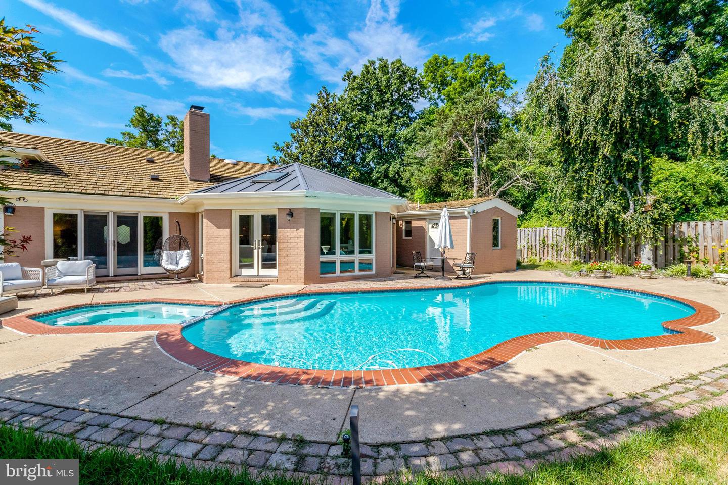 6280 DUNAWAY CT, MCLEAN, Virginia 22101, 5 Bedrooms Bedrooms, ,4 BathroomsBathrooms,Residential,For sale,6280 DUNAWAY CT,VAFX2260666 MLS # VAFX2260666
