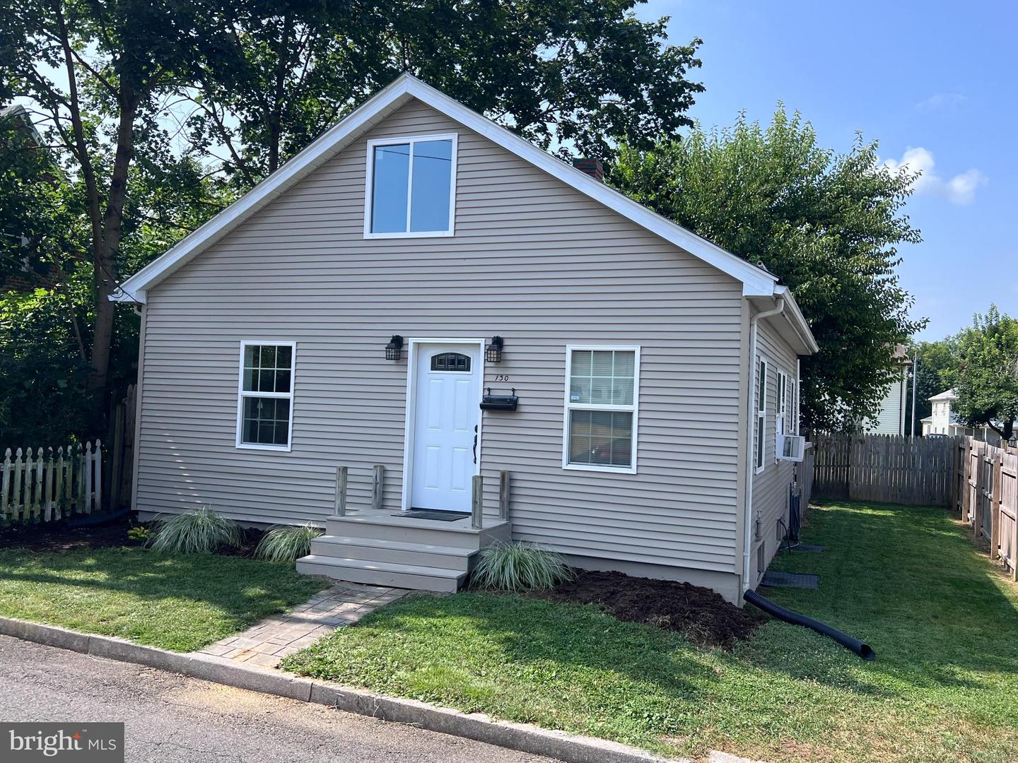 130 E NORTH ST, WOODSTOCK, Virginia 22664, 3 Bedrooms Bedrooms, 6 Rooms Rooms,1 BathroomBathrooms,Residential,For sale,130 E NORTH ST,VASH2012212 MLS # VASH2012212