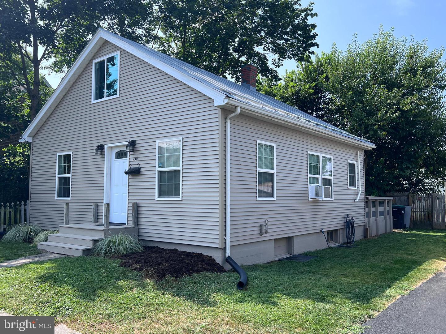 130 E NORTH ST, WOODSTOCK, Virginia 22664, 3 Bedrooms Bedrooms, 6 Rooms Rooms,1 BathroomBathrooms,Residential,For sale,130 E NORTH ST,VASH2012212 MLS # VASH2012212