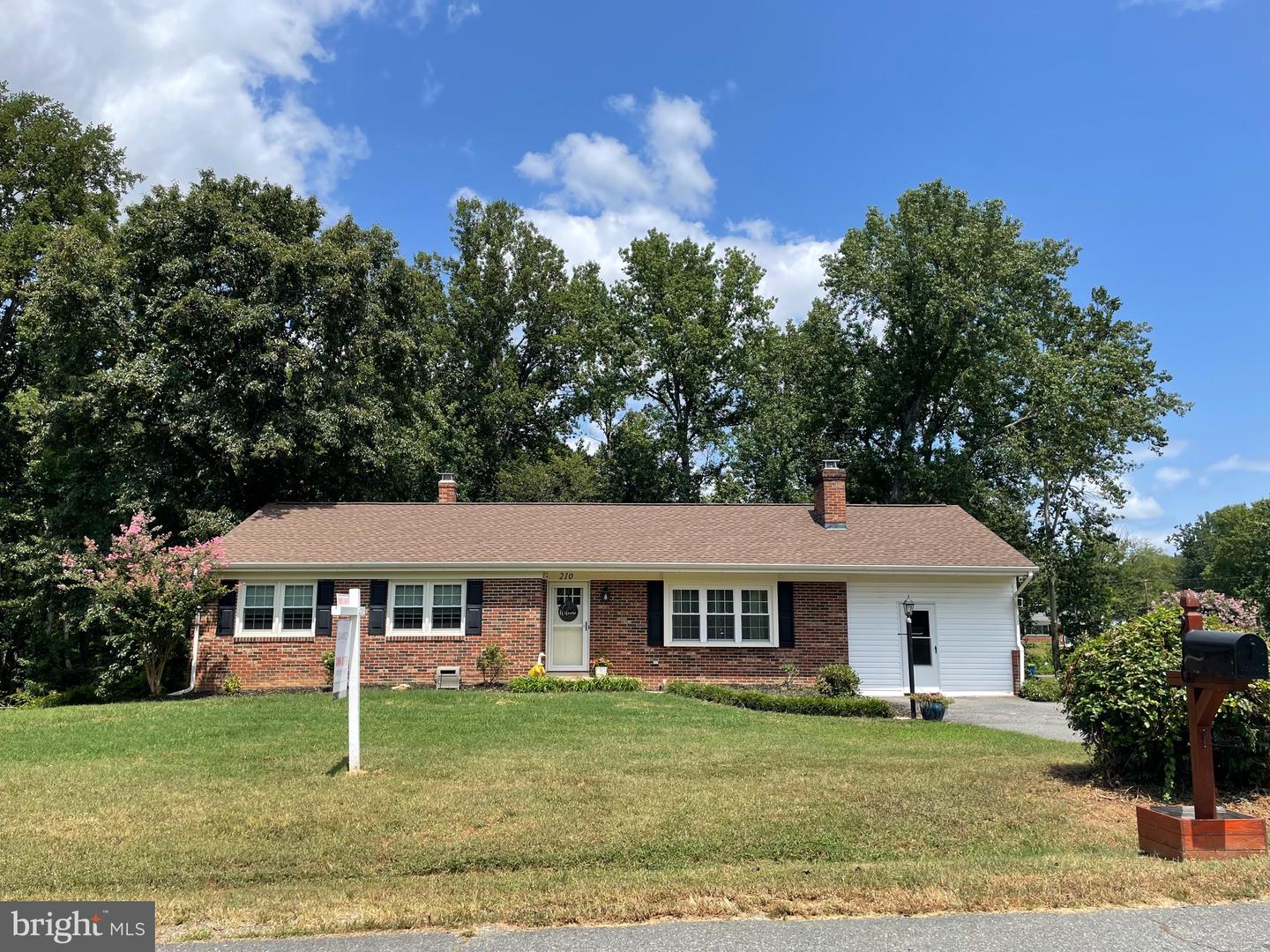210 RIDGEMORE ST, FREDERICKSBURG, Virginia 22405, 3 Bedrooms Bedrooms, ,2 BathroomsBathrooms,Residential,For sale,210 RIDGEMORE ST,VAST2041742 MLS # VAST2041742