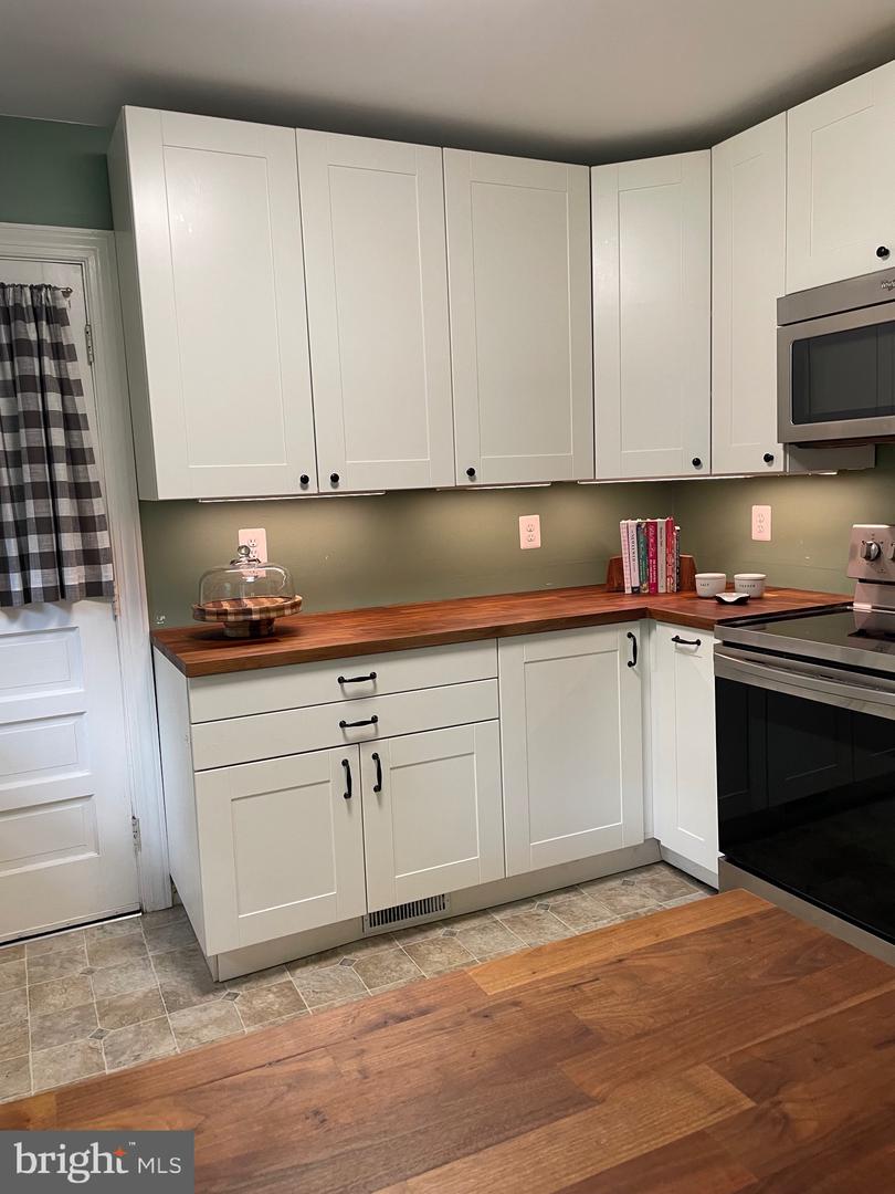 210 RIDGEMORE ST, FREDERICKSBURG, Virginia 22405, 3 Bedrooms Bedrooms, ,2 BathroomsBathrooms,Residential,For sale,210 RIDGEMORE ST,VAST2041742 MLS # VAST2041742