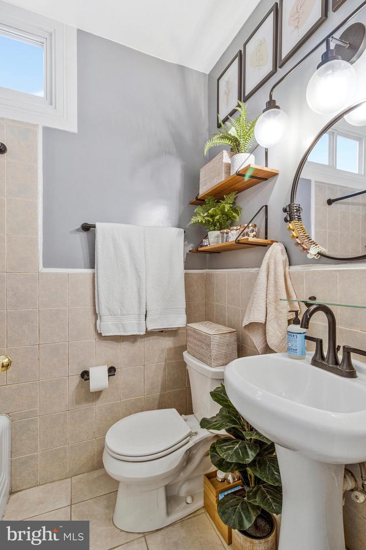 1602 ISHERWOOD ST NE #3, WASHINGTON, District Of Columbia 20002, 2 Bedrooms Bedrooms, ,1 BathroomBathrooms,Residential,For sale,1602 ISHERWOOD ST NE #3,DCDC2214840 MLS # DCDC2214840