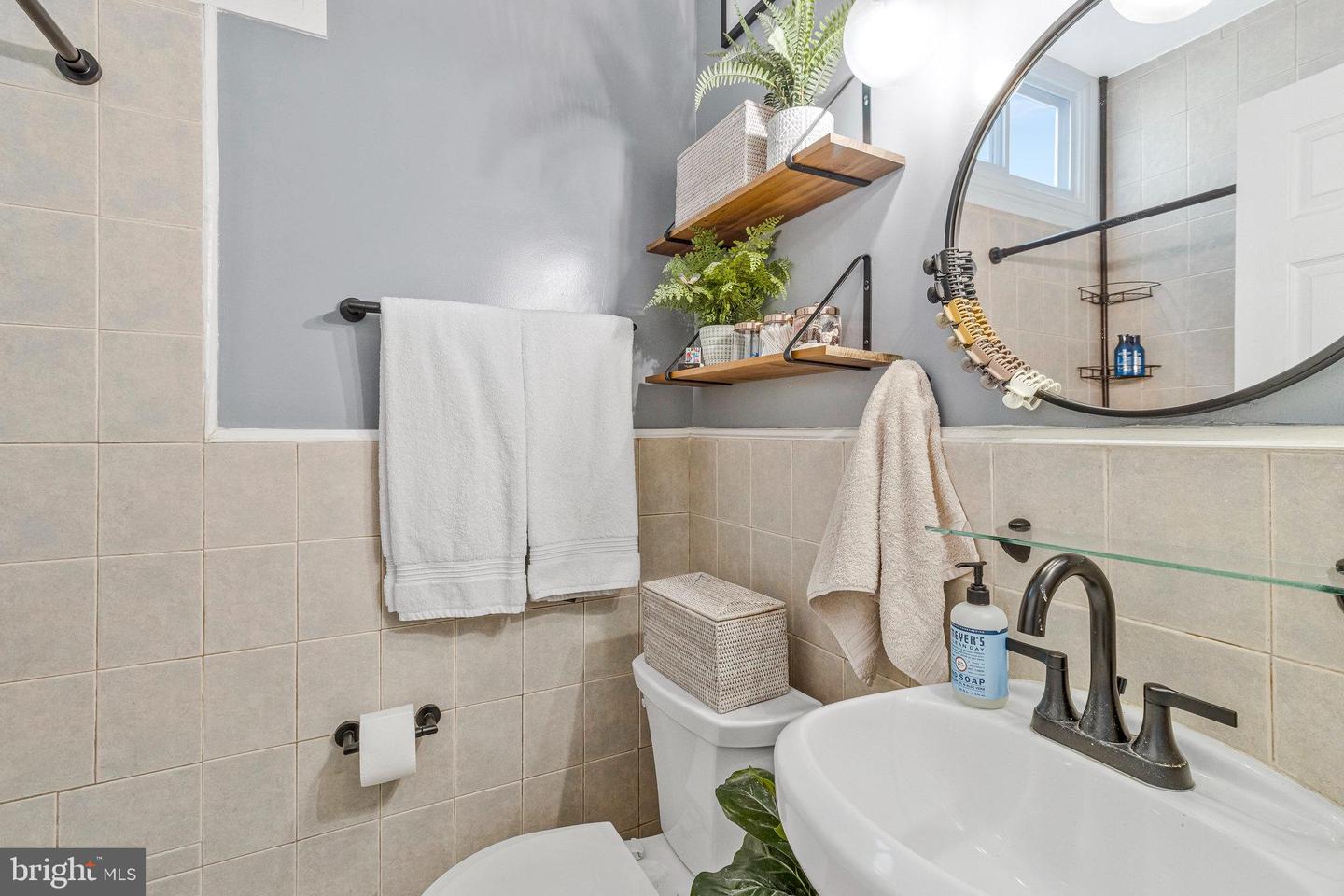 1602 ISHERWOOD ST NE #3, WASHINGTON, District Of Columbia 20002, 2 Bedrooms Bedrooms, ,1 BathroomBathrooms,Residential,For sale,1602 ISHERWOOD ST NE #3,DCDC2214840 MLS # DCDC2214840