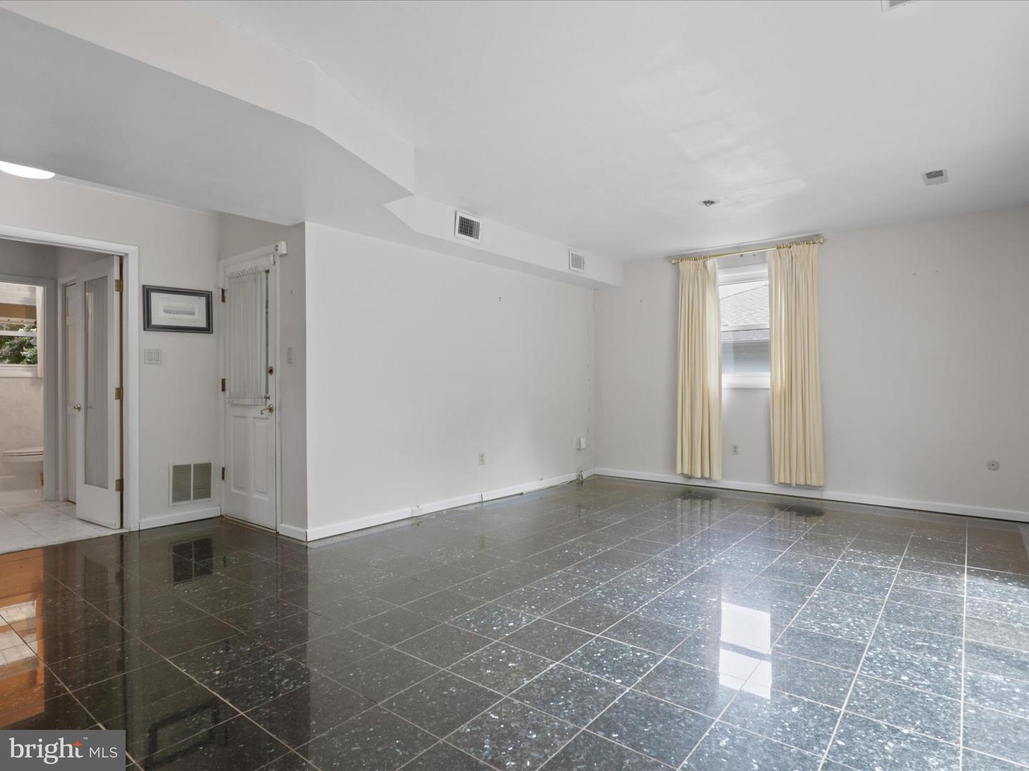 6170 HARDY DR, MCLEAN, Virginia 22101, 3 Bedrooms Bedrooms, ,3 BathroomsBathrooms,Residential,For sale,6170 HARDY DR,VAFX2260758 MLS # VAFX2260758