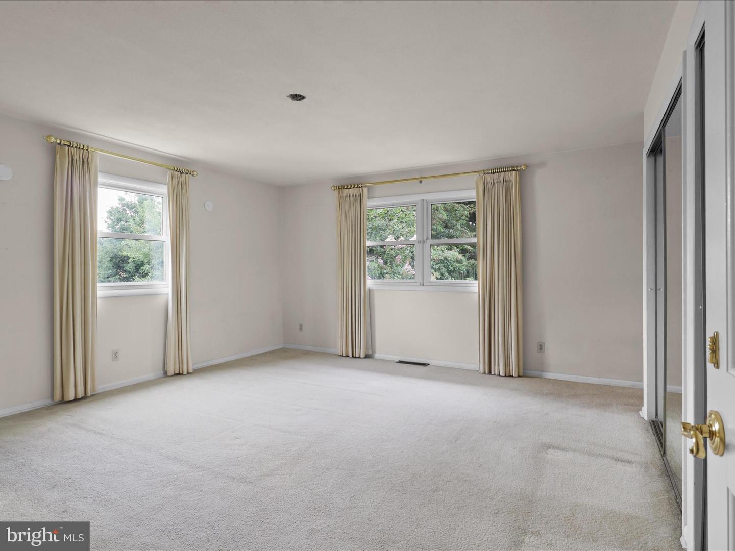 6170 HARDY DR, MCLEAN, Virginia 22101, 3 Bedrooms Bedrooms, ,3 BathroomsBathrooms,Residential,For sale,6170 HARDY DR,VAFX2260758 MLS # VAFX2260758