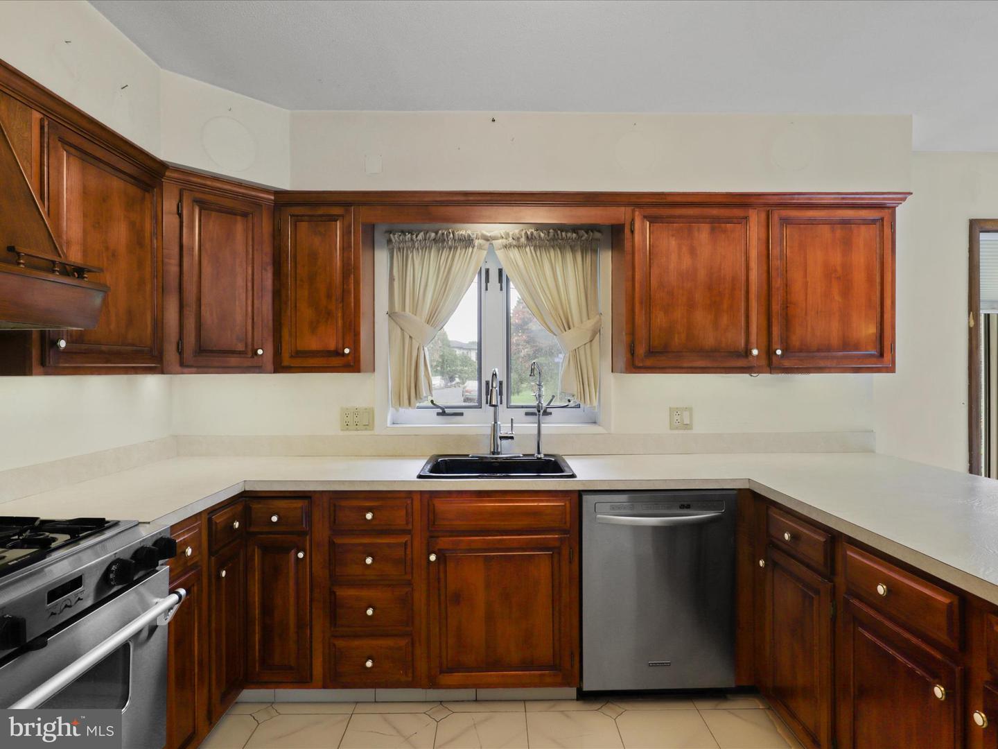 6170 HARDY DR, MCLEAN, Virginia 22101, 3 Bedrooms Bedrooms, ,3 BathroomsBathrooms,Residential,For sale,6170 HARDY DR,VAFX2260758 MLS # VAFX2260758