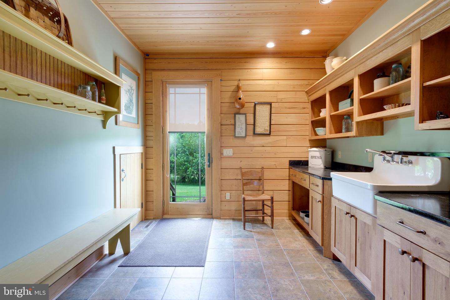 500 LOG CABIN LN, NEW MARKET, Virginia 22844, 3 Bedrooms Bedrooms, ,5 BathroomsBathrooms,Residential,For sale,500 LOG CABIN LN,VASH2012214 MLS # VASH2012214