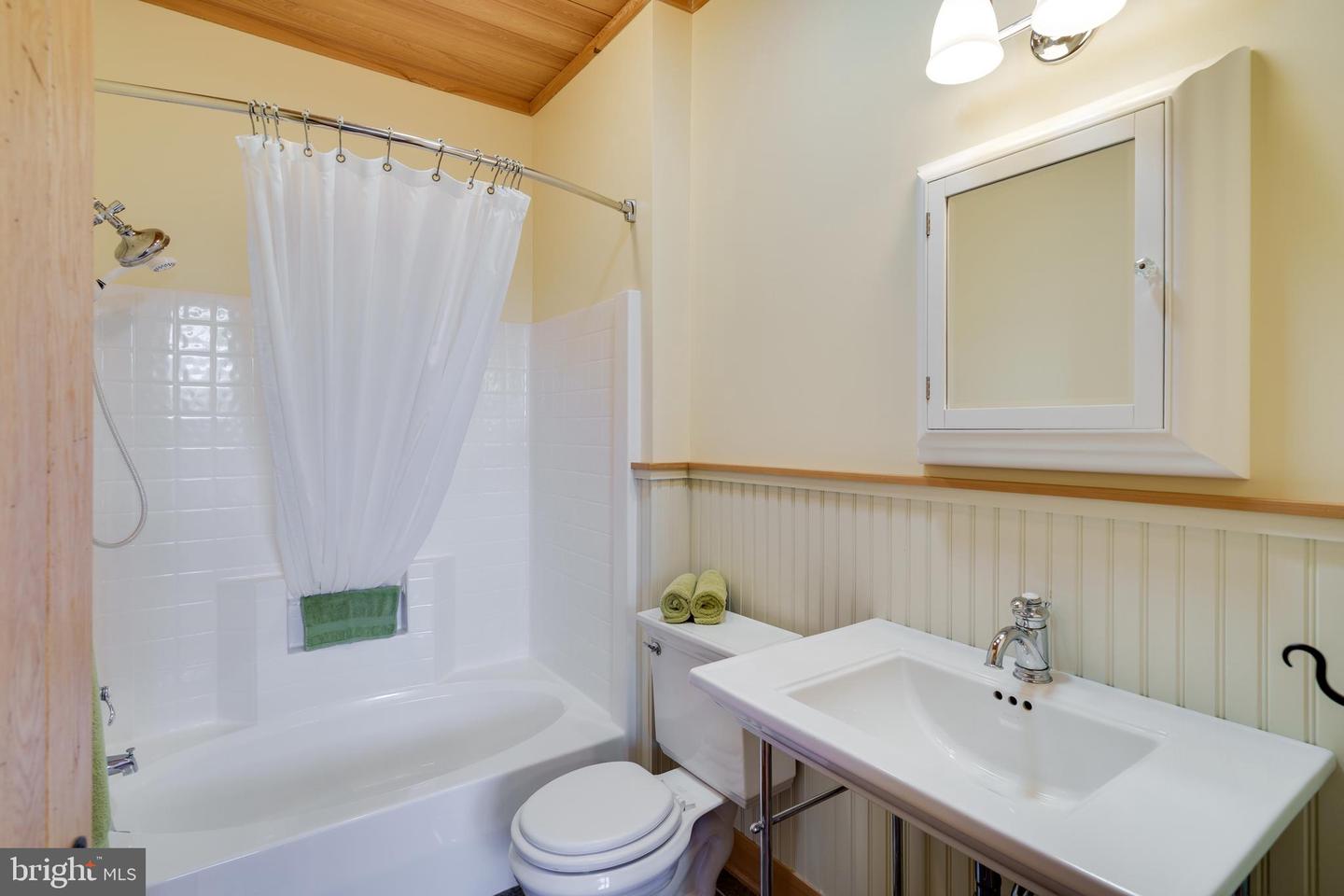 500 LOG CABIN LN, NEW MARKET, Virginia 22844, 3 Bedrooms Bedrooms, ,5 BathroomsBathrooms,Residential,For sale,500 LOG CABIN LN,VASH2012214 MLS # VASH2012214