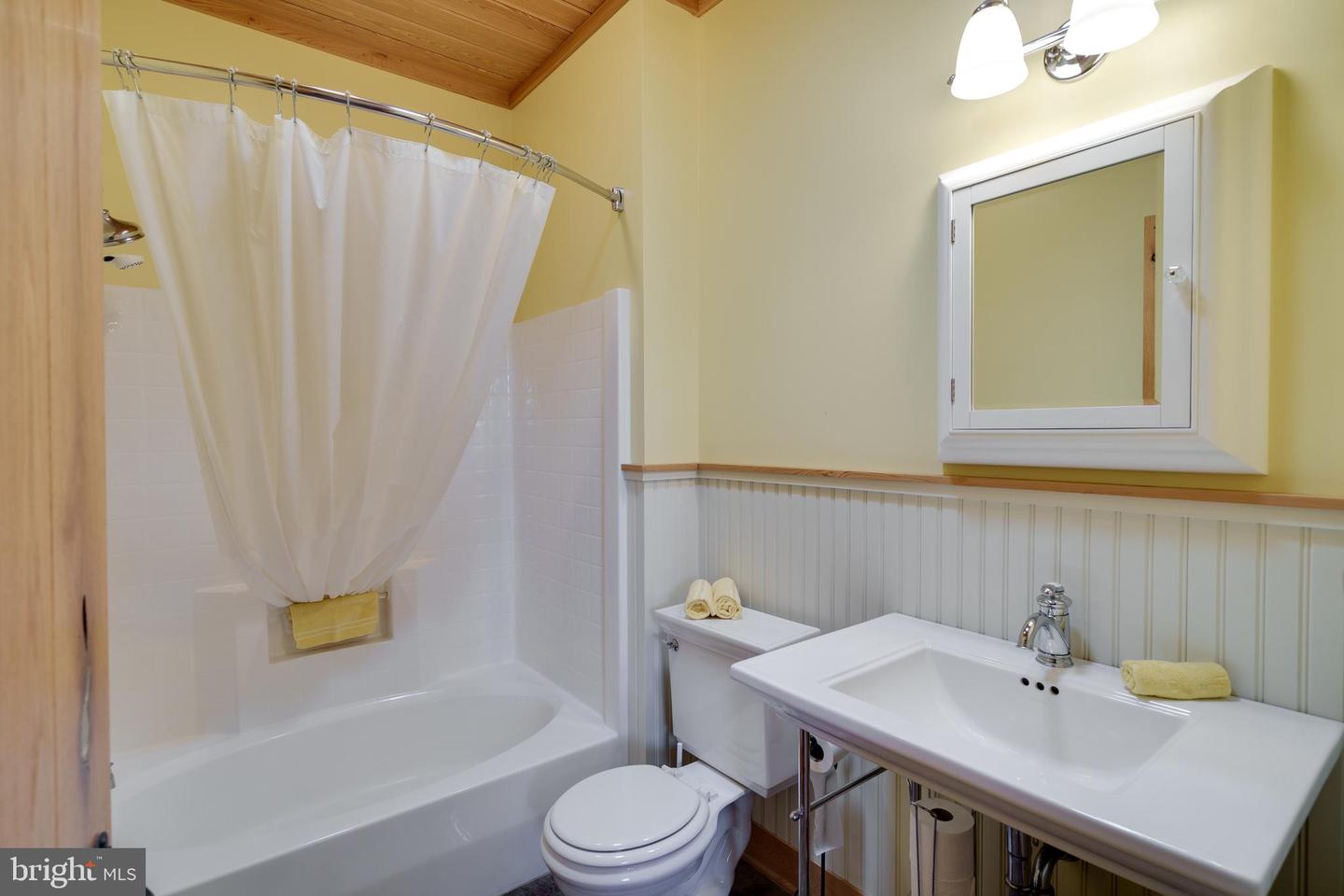 500 LOG CABIN LN, NEW MARKET, Virginia 22844, 3 Bedrooms Bedrooms, ,5 BathroomsBathrooms,Residential,For sale,500 LOG CABIN LN,VASH2012214 MLS # VASH2012214