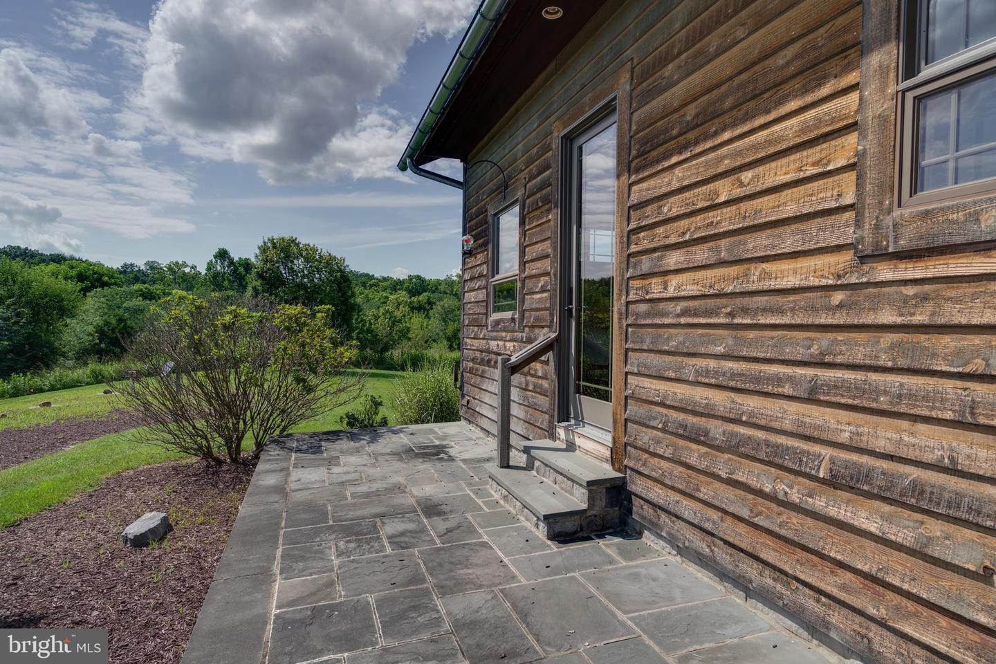 500 LOG CABIN LN, NEW MARKET, Virginia 22844, 3 Bedrooms Bedrooms, ,5 BathroomsBathrooms,Residential,For sale,500 LOG CABIN LN,VASH2012214 MLS # VASH2012214