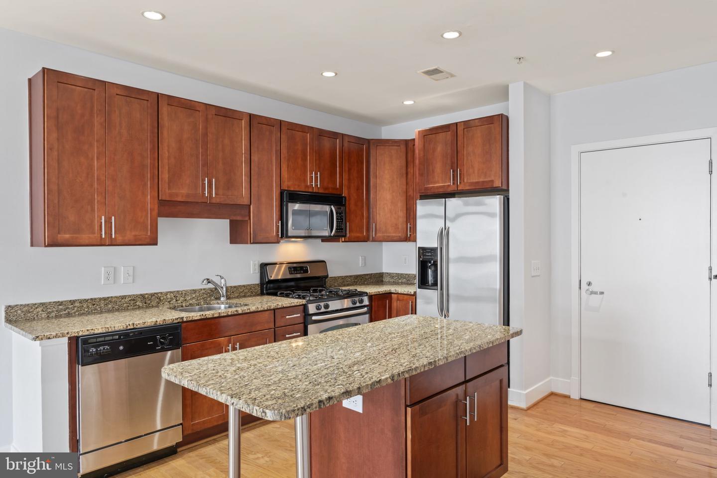 1800 WILSON BLVD #305, ARLINGTON, Virginia 22209, 1 Bedroom Bedrooms, ,1 BathroomBathrooms,Residential,For sale,1800 WILSON BLVD #305,VAAR2062188 MLS # VAAR2062188