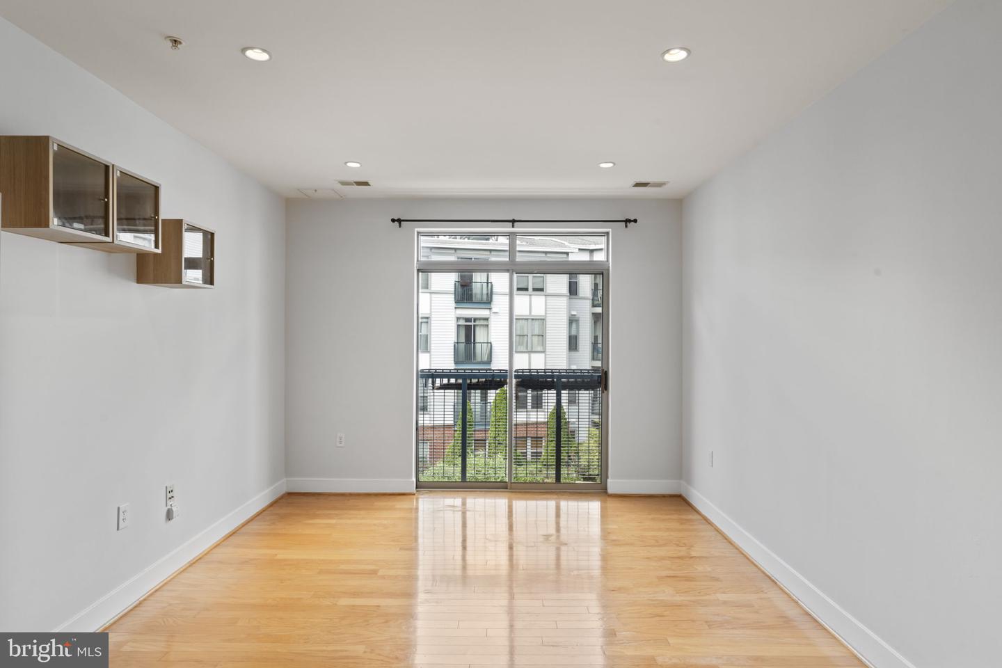 1800 WILSON BLVD #305, ARLINGTON, Virginia 22209, 1 Bedroom Bedrooms, ,1 BathroomBathrooms,Residential,For sale,1800 WILSON BLVD #305,VAAR2062188 MLS # VAAR2062188
