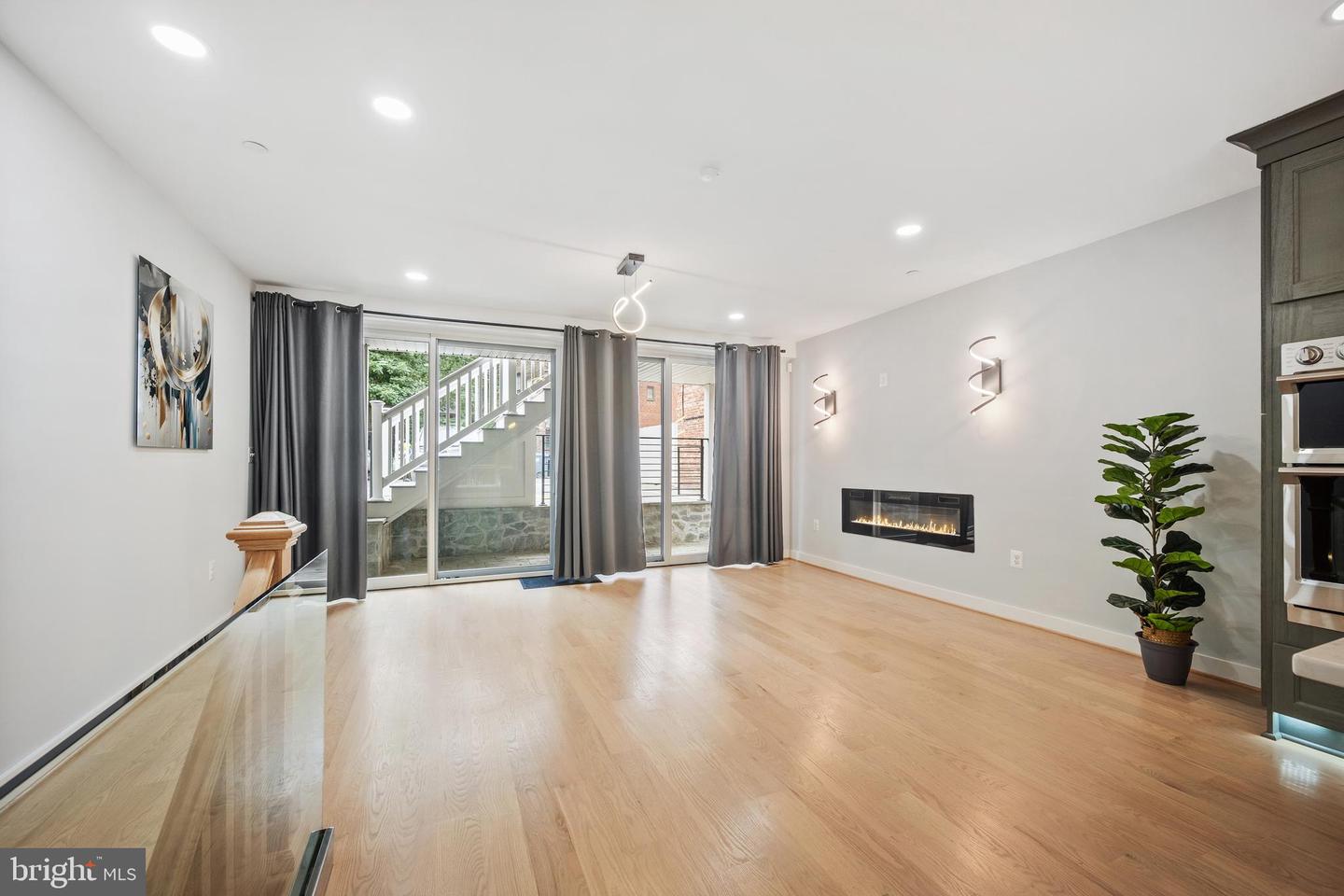 424 MISSOURI AVE NW #2, WASHINGTON, District Of Columbia 20011, 3 Bedrooms Bedrooms, ,2 BathroomsBathrooms,Residential,For sale,424 MISSOURI AVE NW #2,DCDC2214692 MLS # DCDC2214692